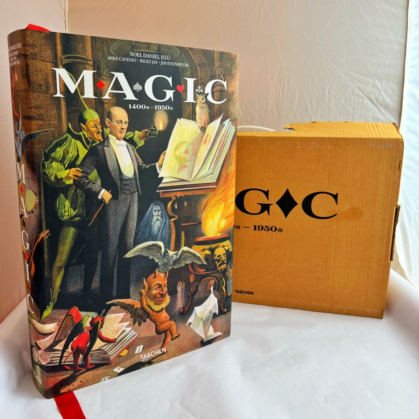MAGIC 1400s-1950s LARGE Noel Daniel 2016 Taschen Illustrated History WITH BOX