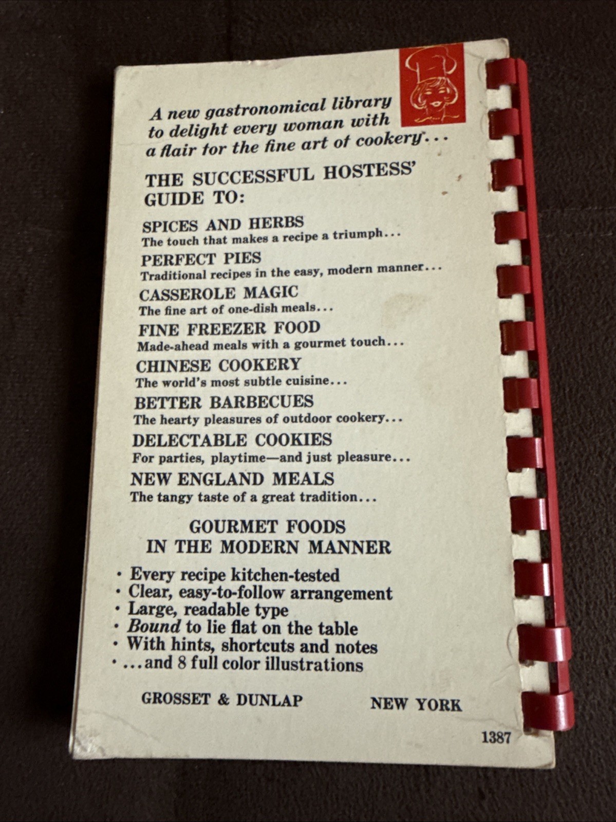 Vintage 1966 Hostess’ Guide to Casserole Magic Cookbook Recipe Book 134 Pages !
