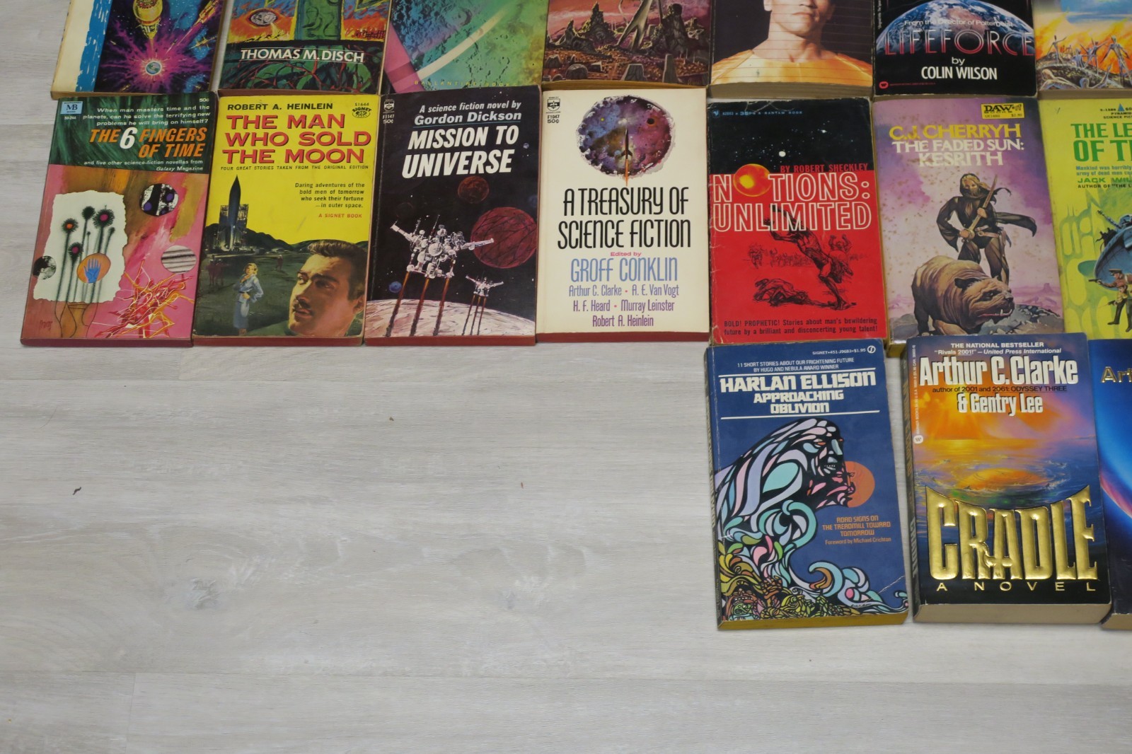 36 Vintage Sci-fi Fantasy Mystery UFO Paperbacks – Lot B