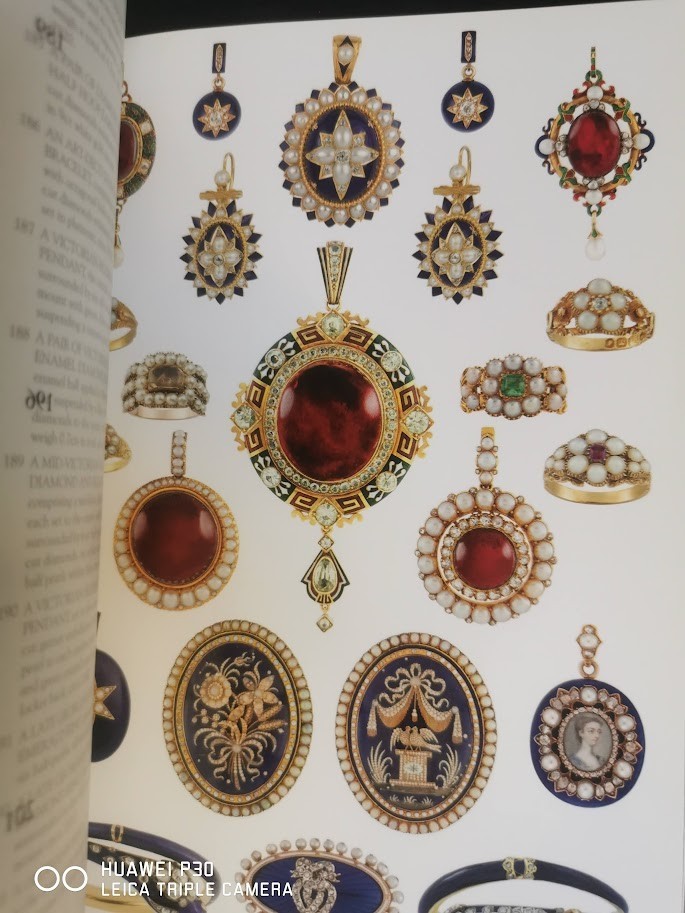 Bentley & Skinner Rare collection Fine Gold Jewels 2018 in 24 Pages & 404 items