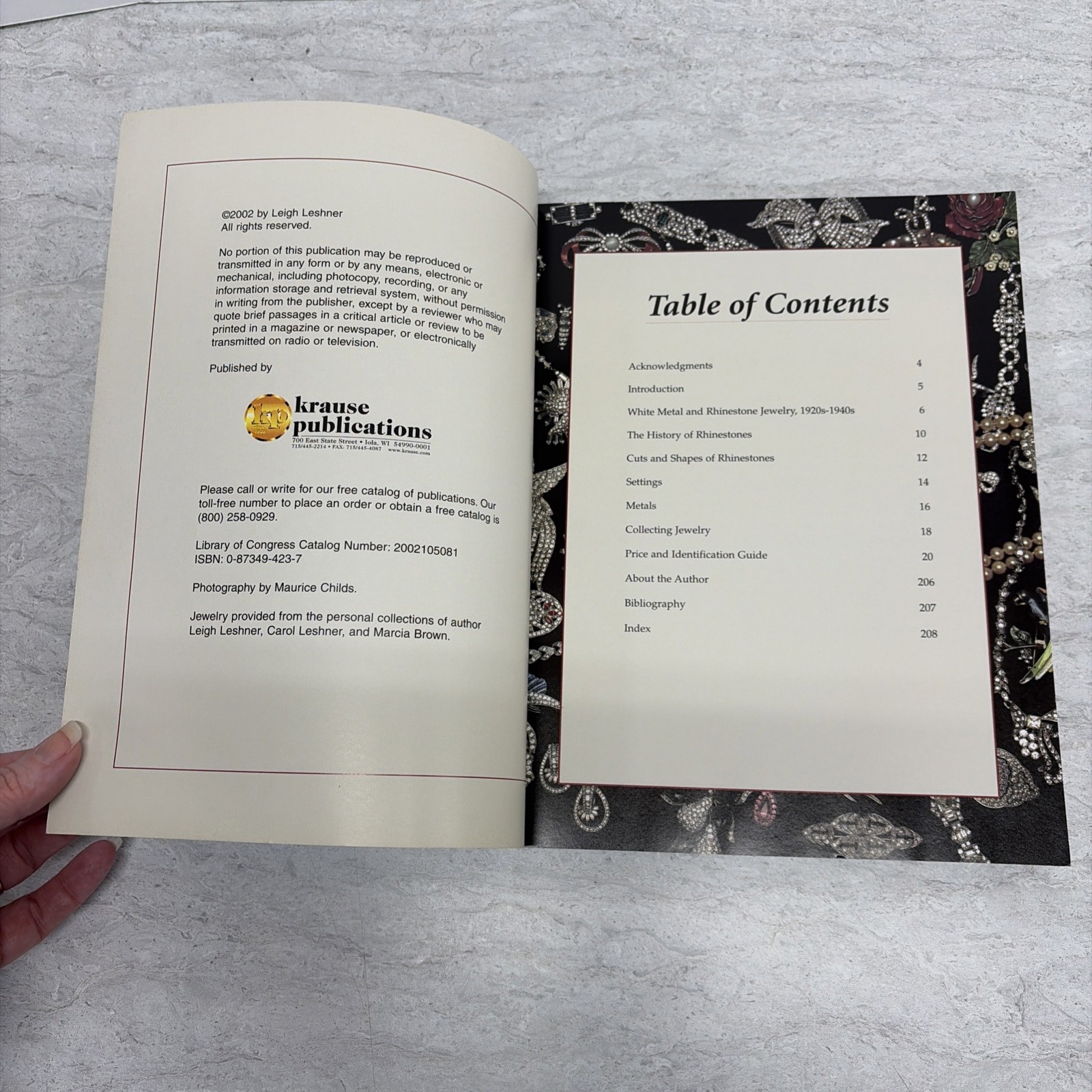 Vintage Jewelry: A Price and Identification Guide, 1920-1940s by Leigh Leshner