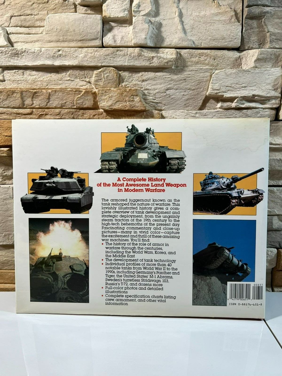 The Illustrated History of Tanks by Andy Lightbody and Joe Poyer 1989 HCDJ