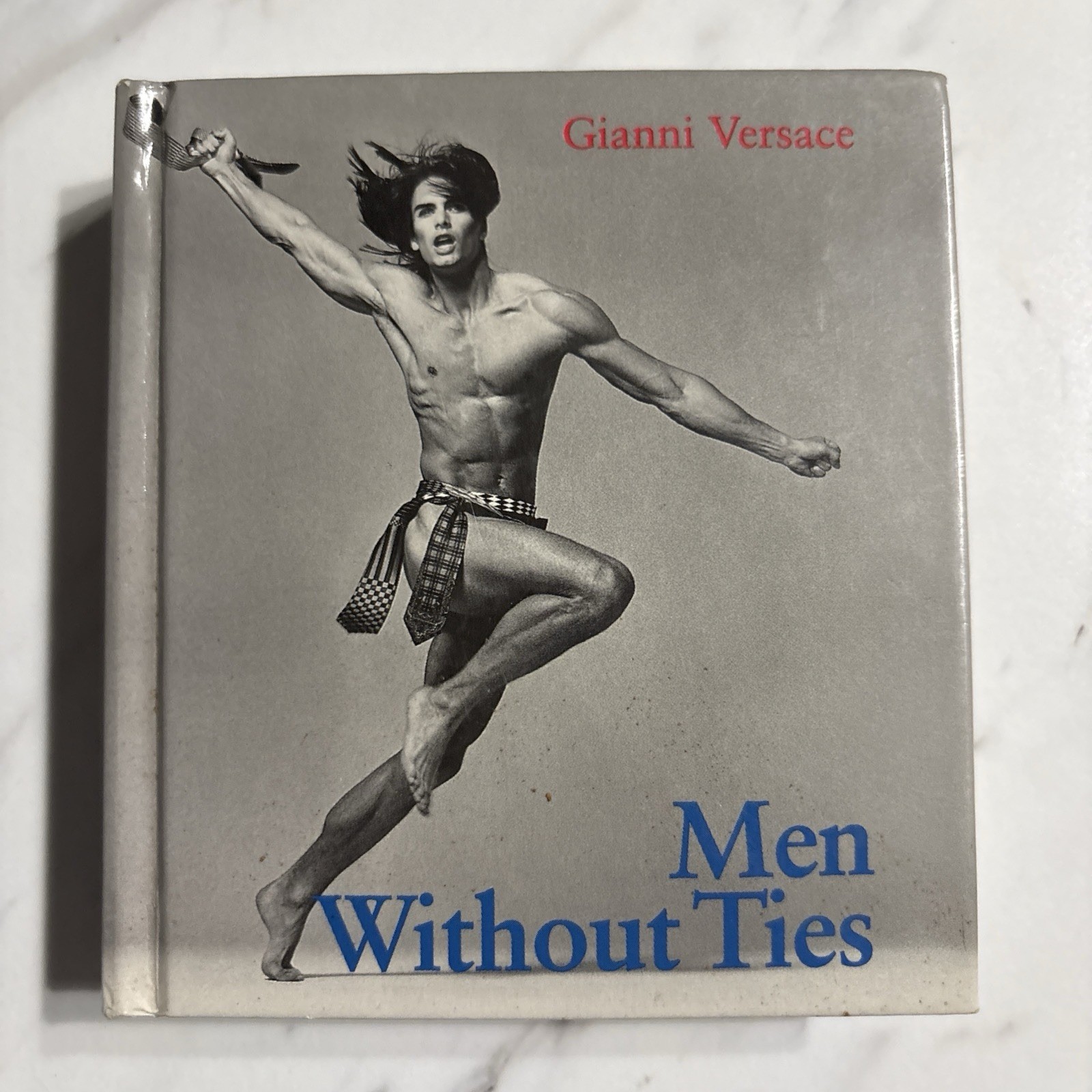 MEN WITHOUT TIES Gianni Versace (1994, Hardcover Fashion/Photo Art Book