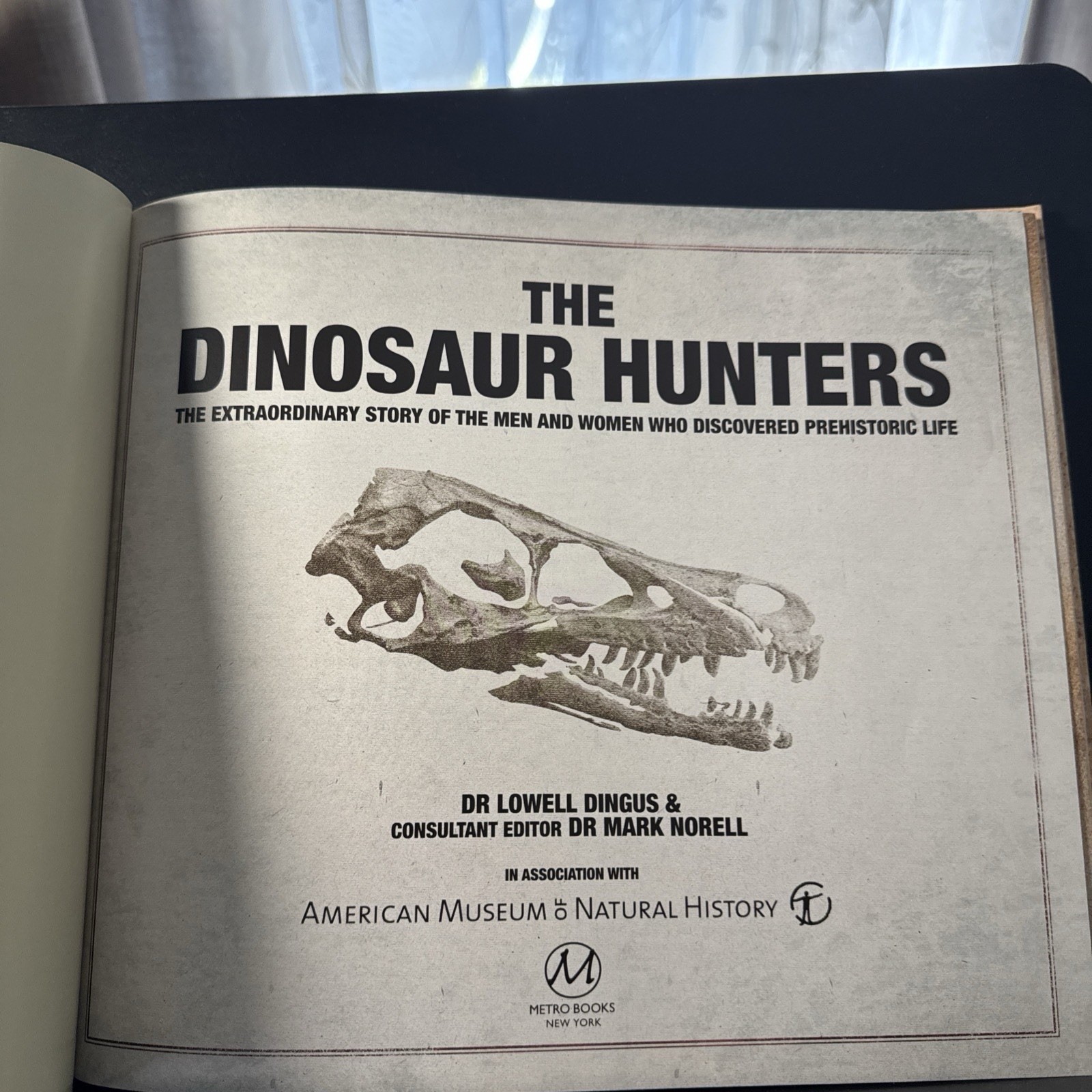 The Dinosaur Hunters | HC w/ 30 Fascimile Documents | Crate Case | Lowell Dingus