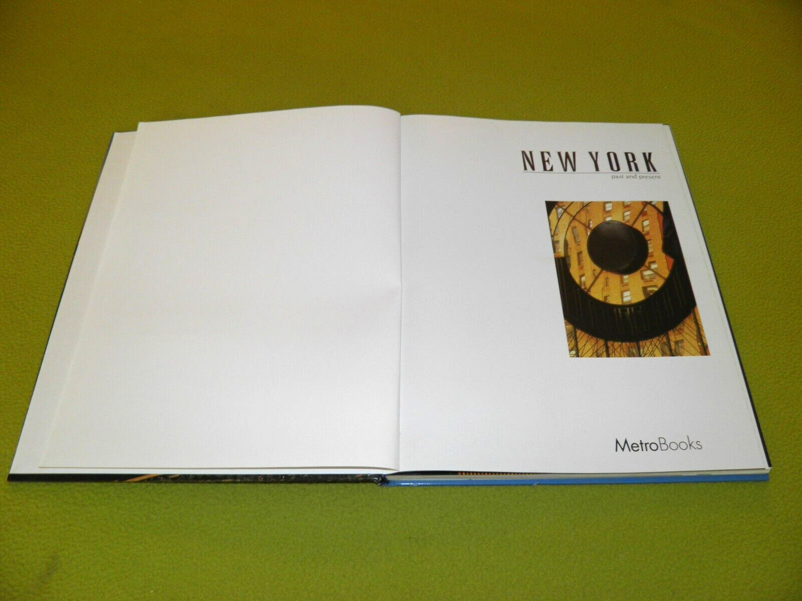 New York – Beautiful Photographs – 136 Pages 1997 USA Book Hardcover Twin Towers