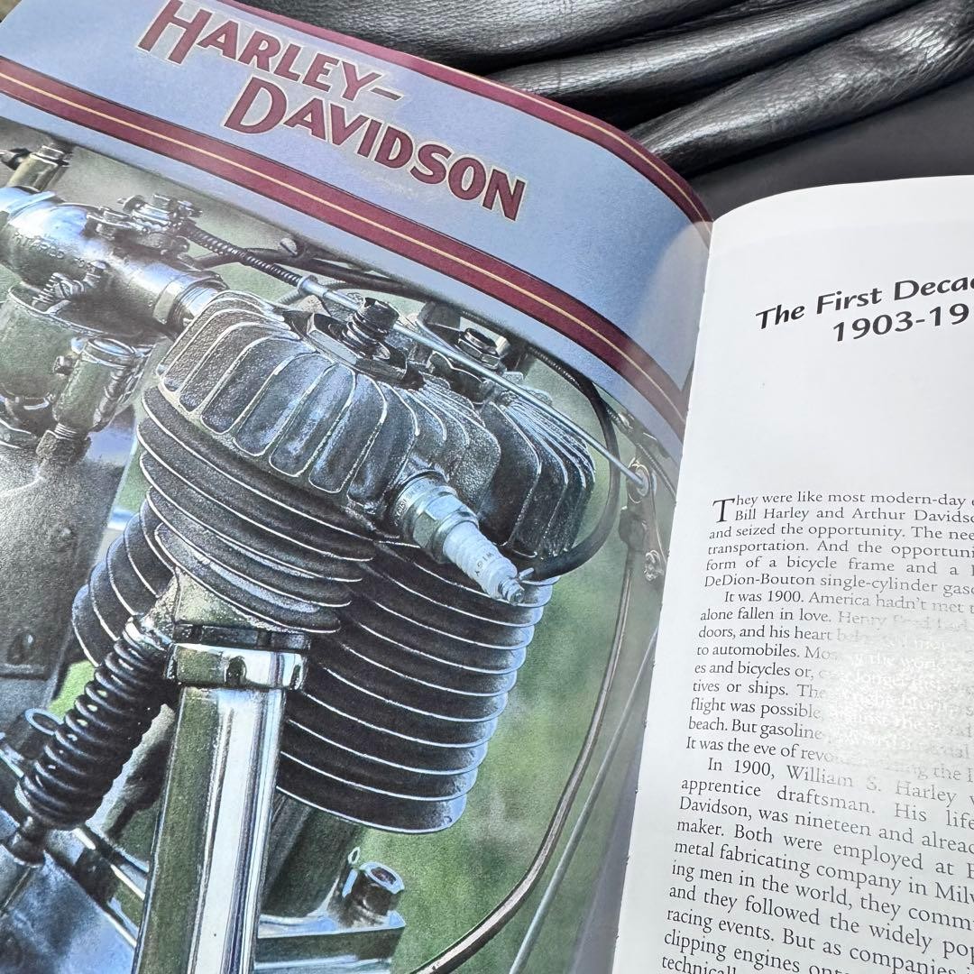 Harley Davidson Vintage Motorcycle Book 246 Pages Classic Bikes Models