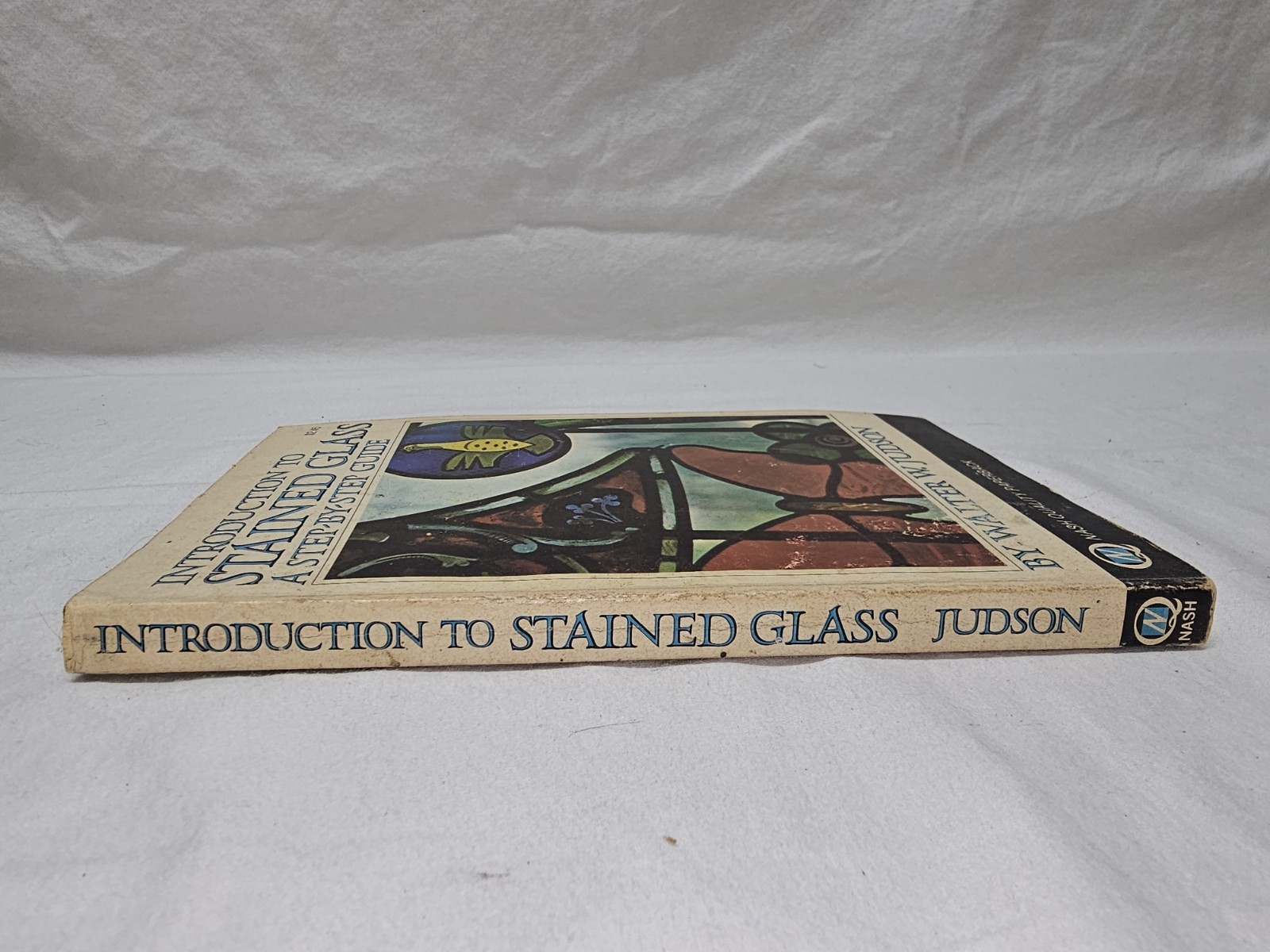 Introduction to stained glass;: A step-by-step guide by Walter W. Judson (1972)