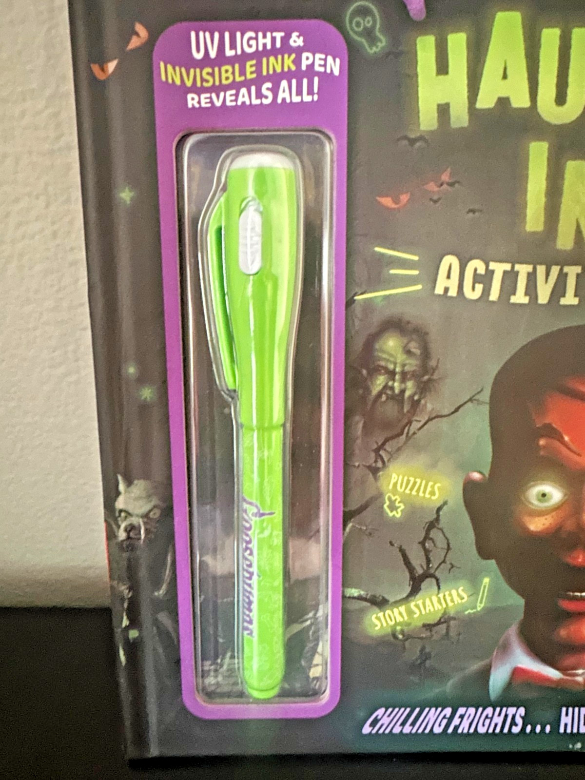Goosebumps Haunted Ink Activity Book, Hardcover by Editors of Klutz (COR) UV Pen