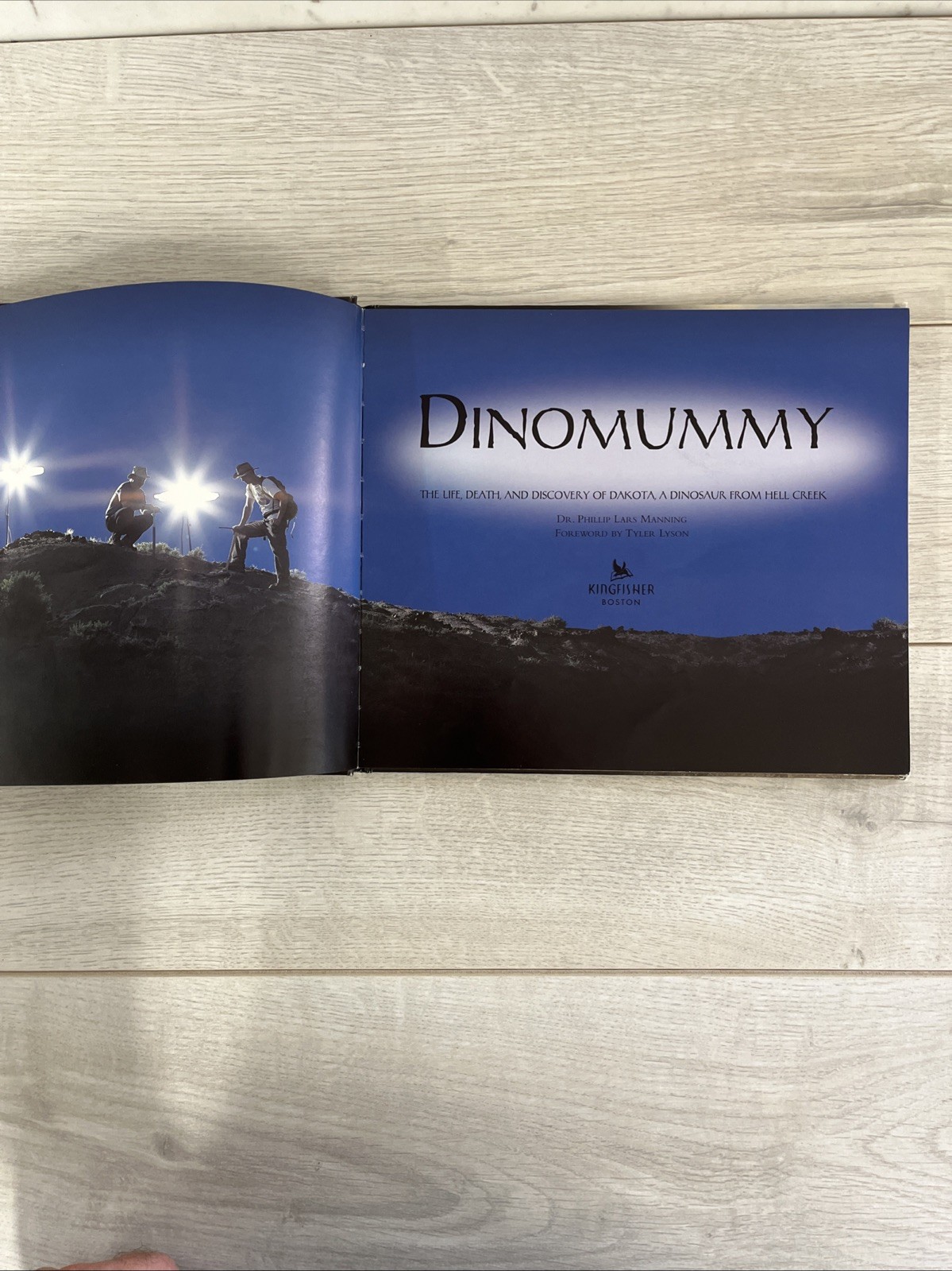 Dinomummy : The Life, Death and Discovery of Dakota, a Dinosaur from Hell Creek