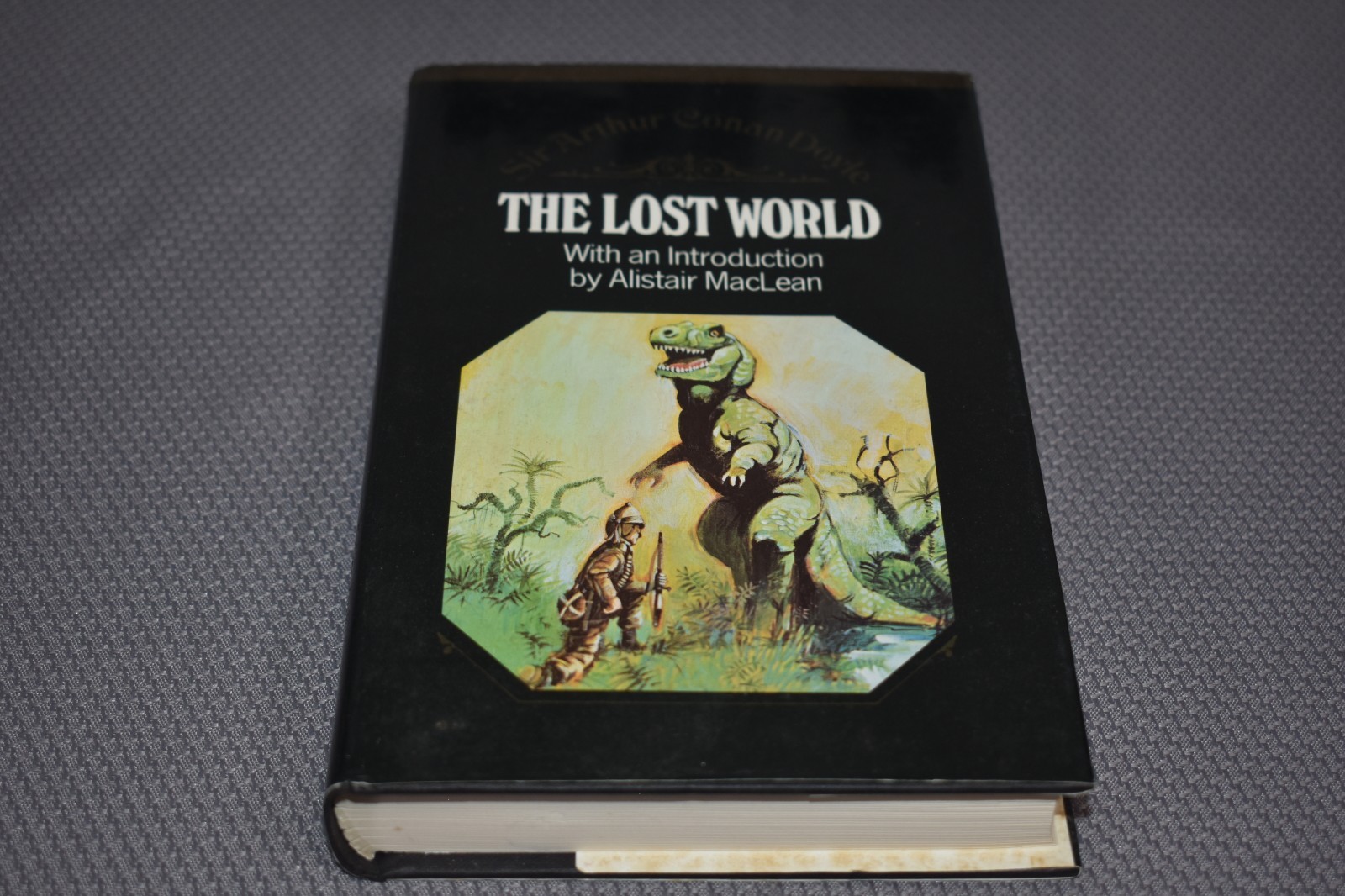 The Lost World by Sir Arthur Conan Doyle(1979 Alistar Maclean Edition/1st Print)