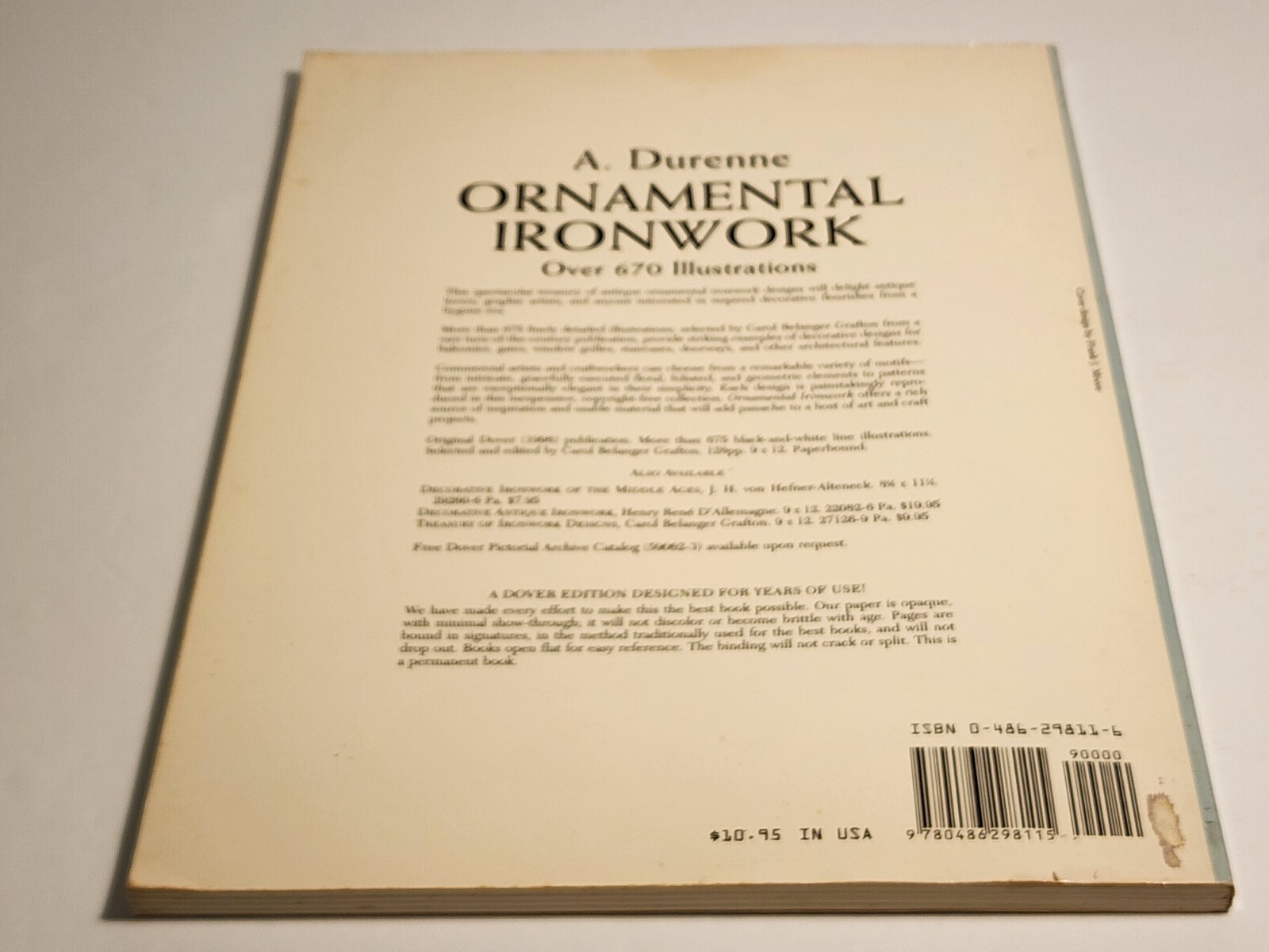 Ornamental Ironwork: Over 670 Illustrations (Dover Pictorial Archive) – PB