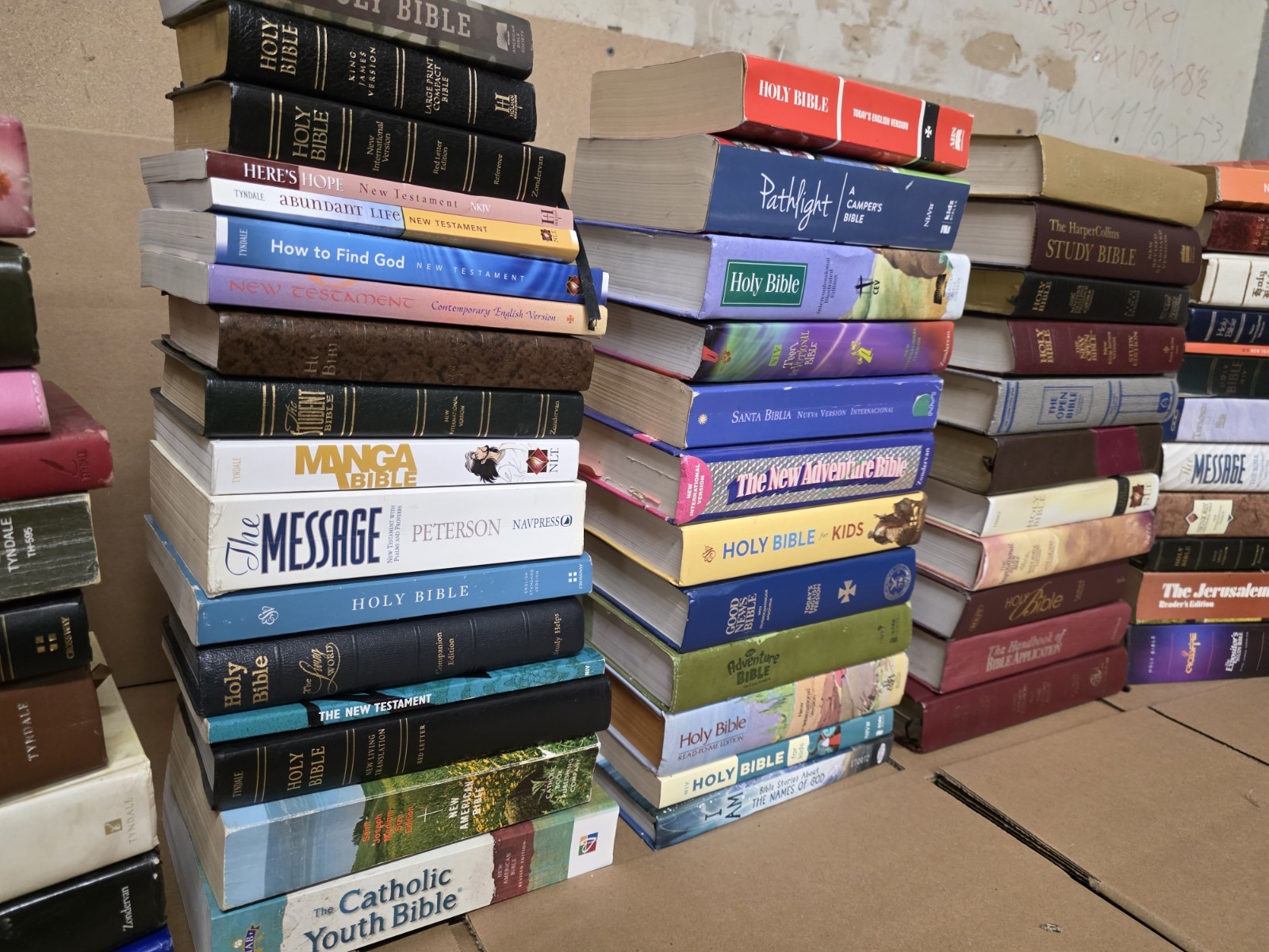 Lot of 5 NEW Testament Bibles NIV KJV KING JAMES Full Canon Books MIX UNSORTED