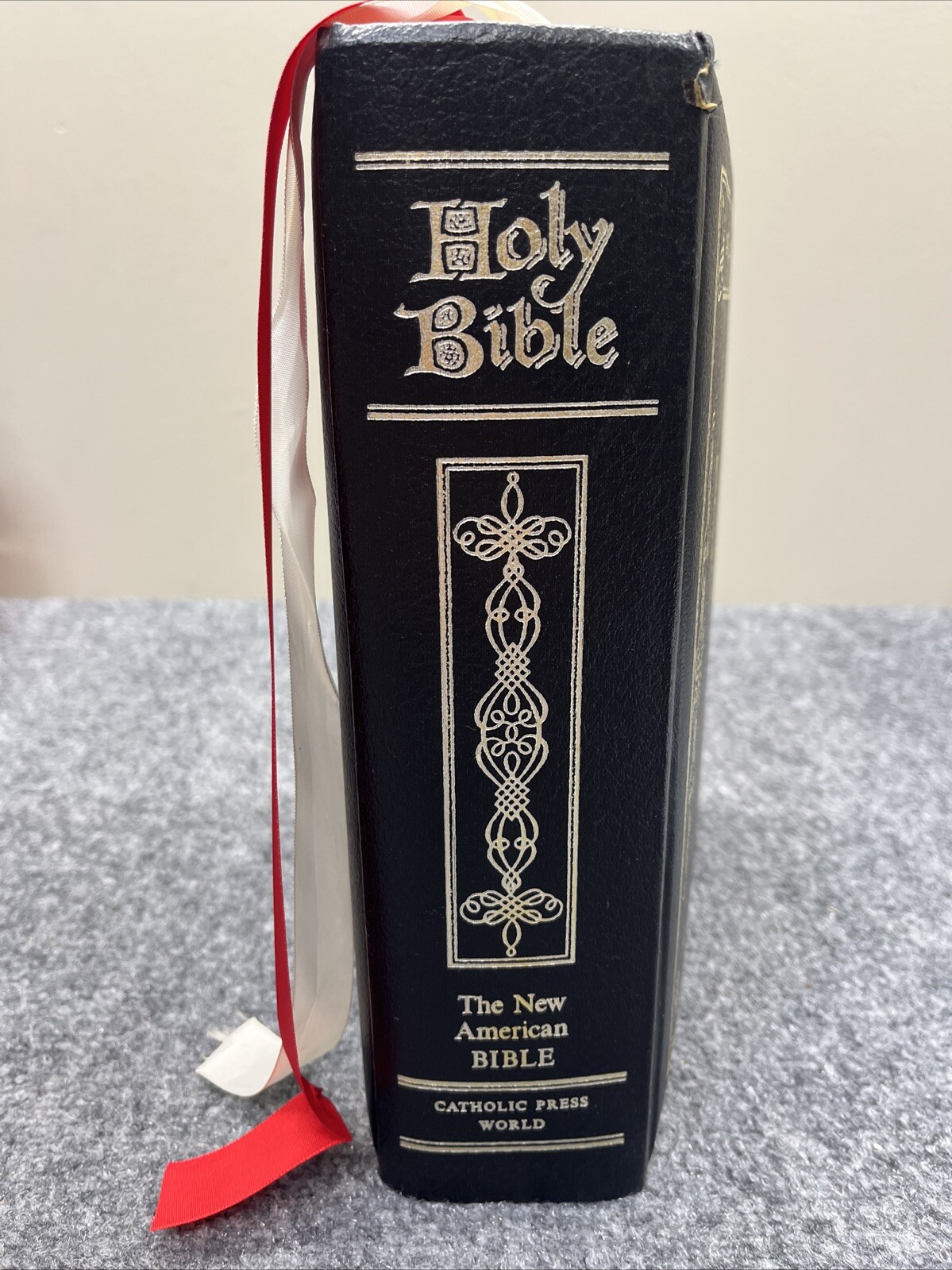 New American Bible NAB Holy Catholic Press World 1970 Gilded Faux Leather