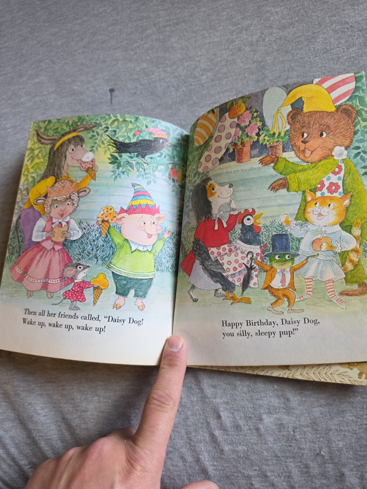 Scarce. Daisy Dog’s Wake-Up Book A Little Golden Book. First Edition Western