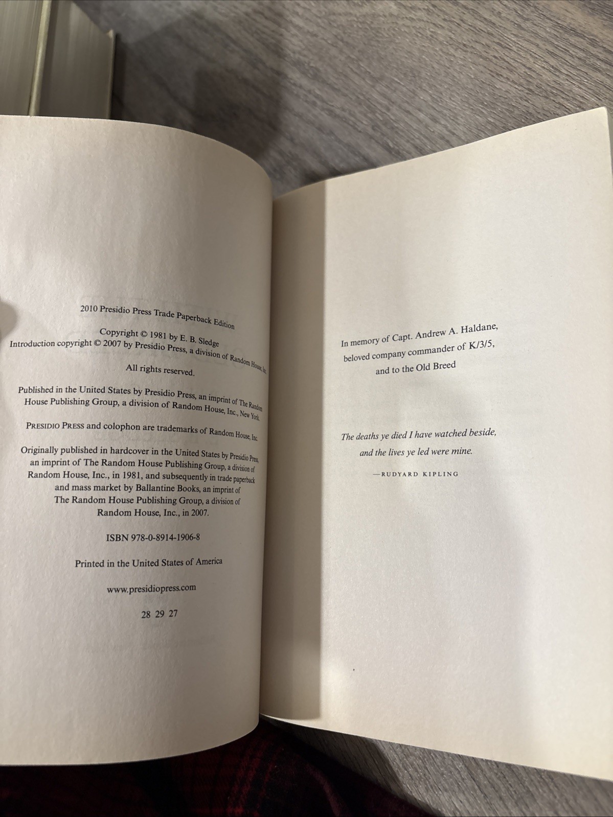 With the Old Breed : At Peleliu and Okinawa by E. B. Sledge (2007, Mass Market)