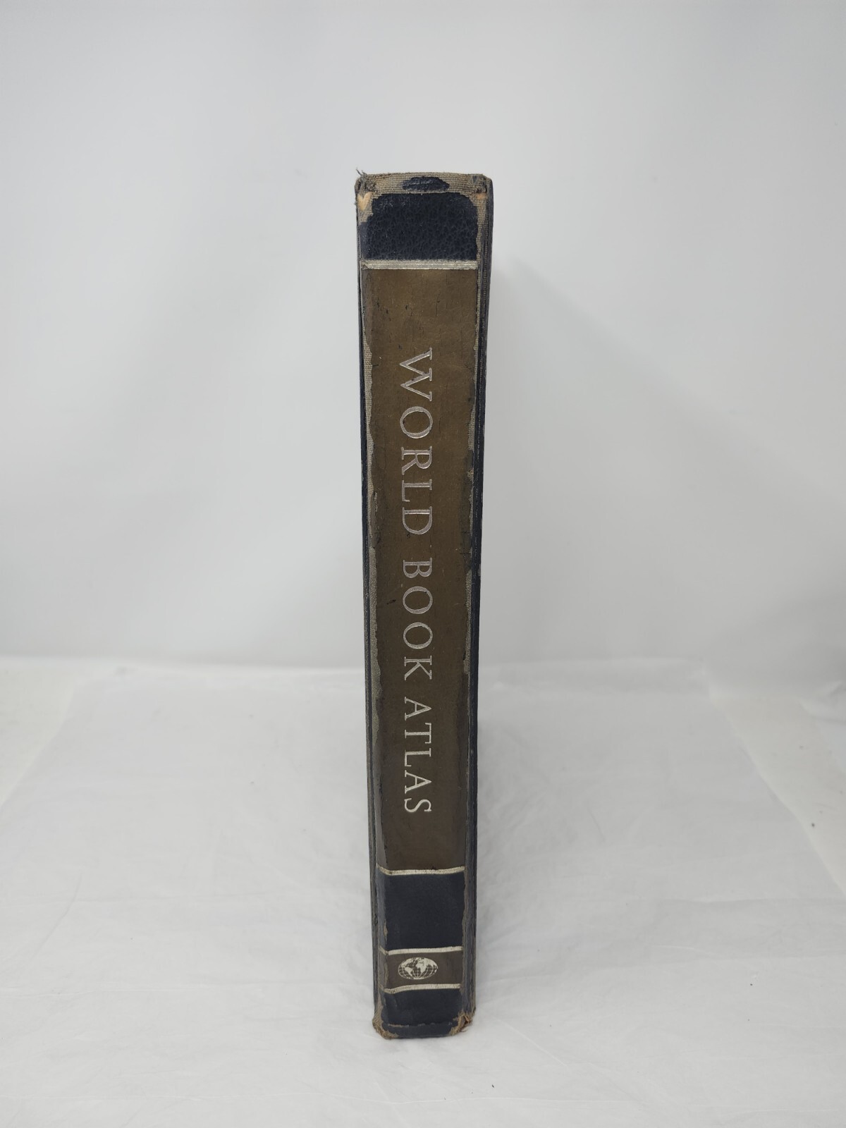 The World Book Atlas 1971 Hard Cover Maps Populations Moon Photos 392 Pages