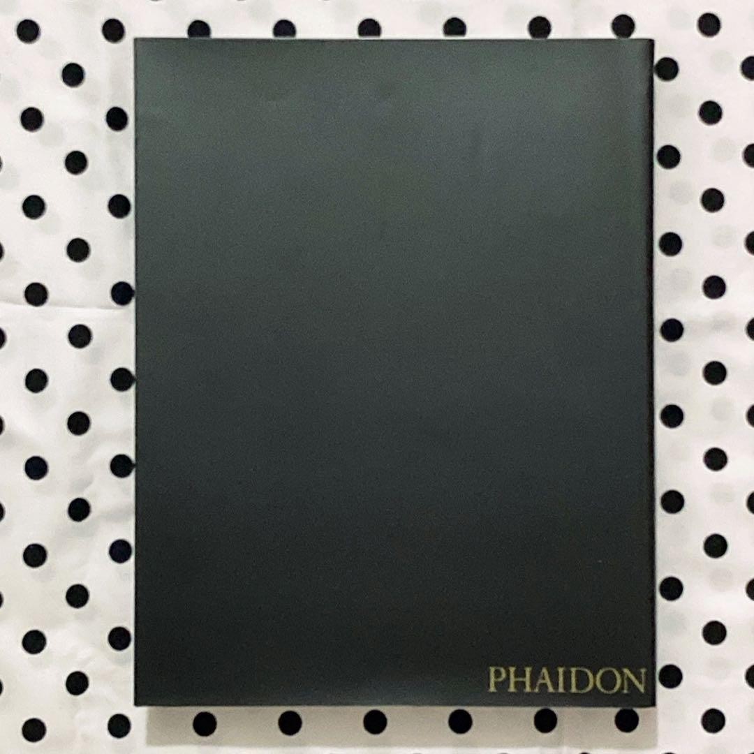 GRACE Thirty Years of Fashion at Vogue 408 Pages Foreign Book