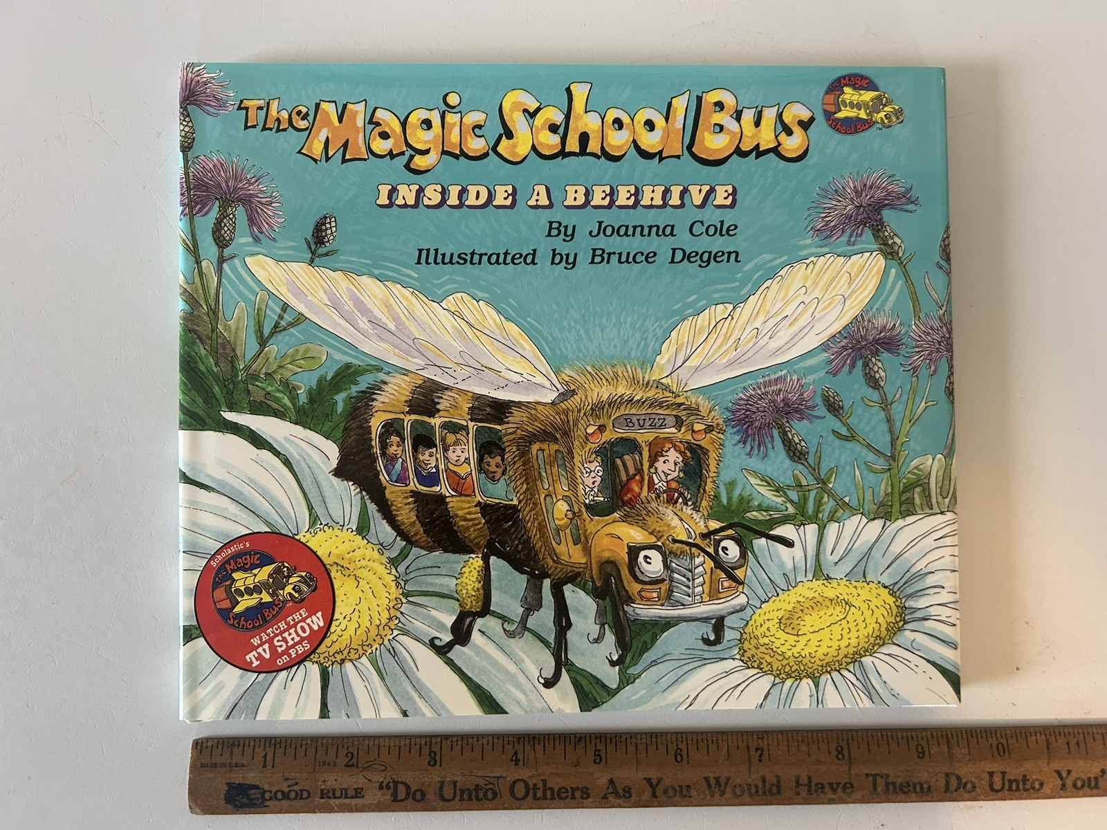 Lot of 9 Vintage Magic School Bus Books…5 Paperback…3 Hardcover…Extras…Stickers