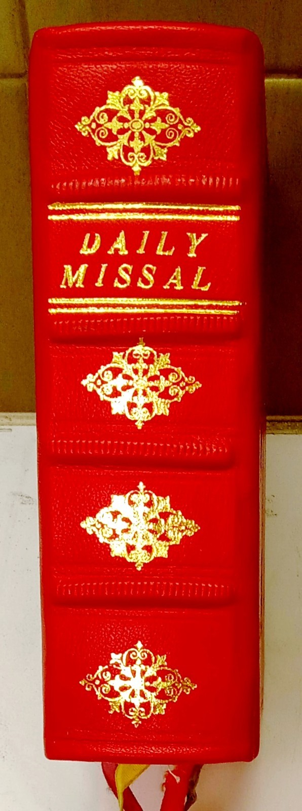 ANTIQUE CATHOLIC LATIN ENGLISH MISSAL; FINE BINDING; TLM BRIGHT GILT; CA.. 1960