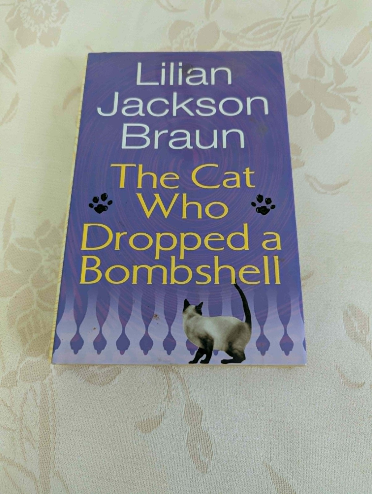 4 “The Cat Who” books by Lilian Jackson Braun, 1 by Rita Mae Brown (“Tail Gait”)