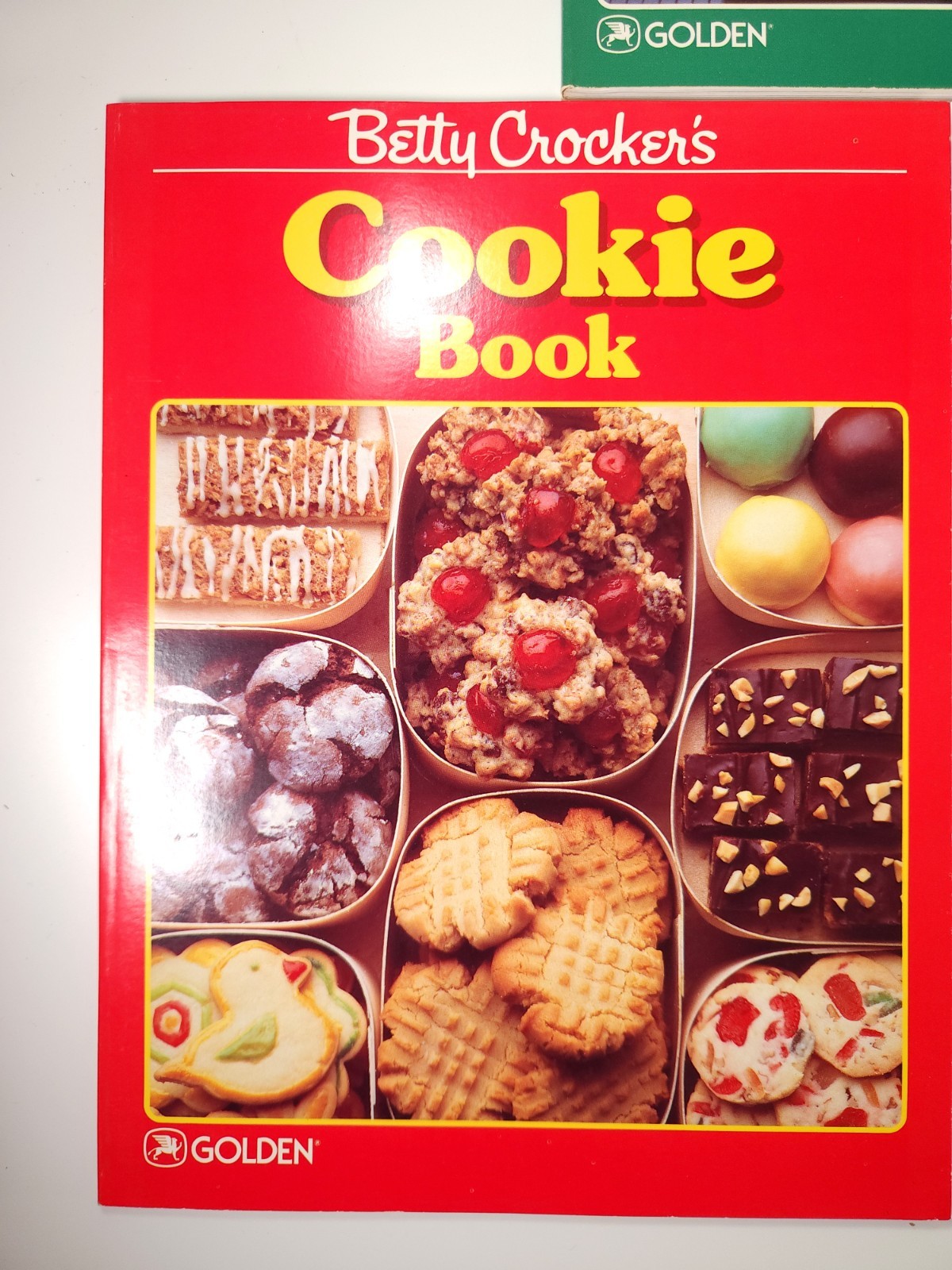 Vintage Betty Crocker Family Favorites Cookbook Lot of 4 with Slipcase 1980s