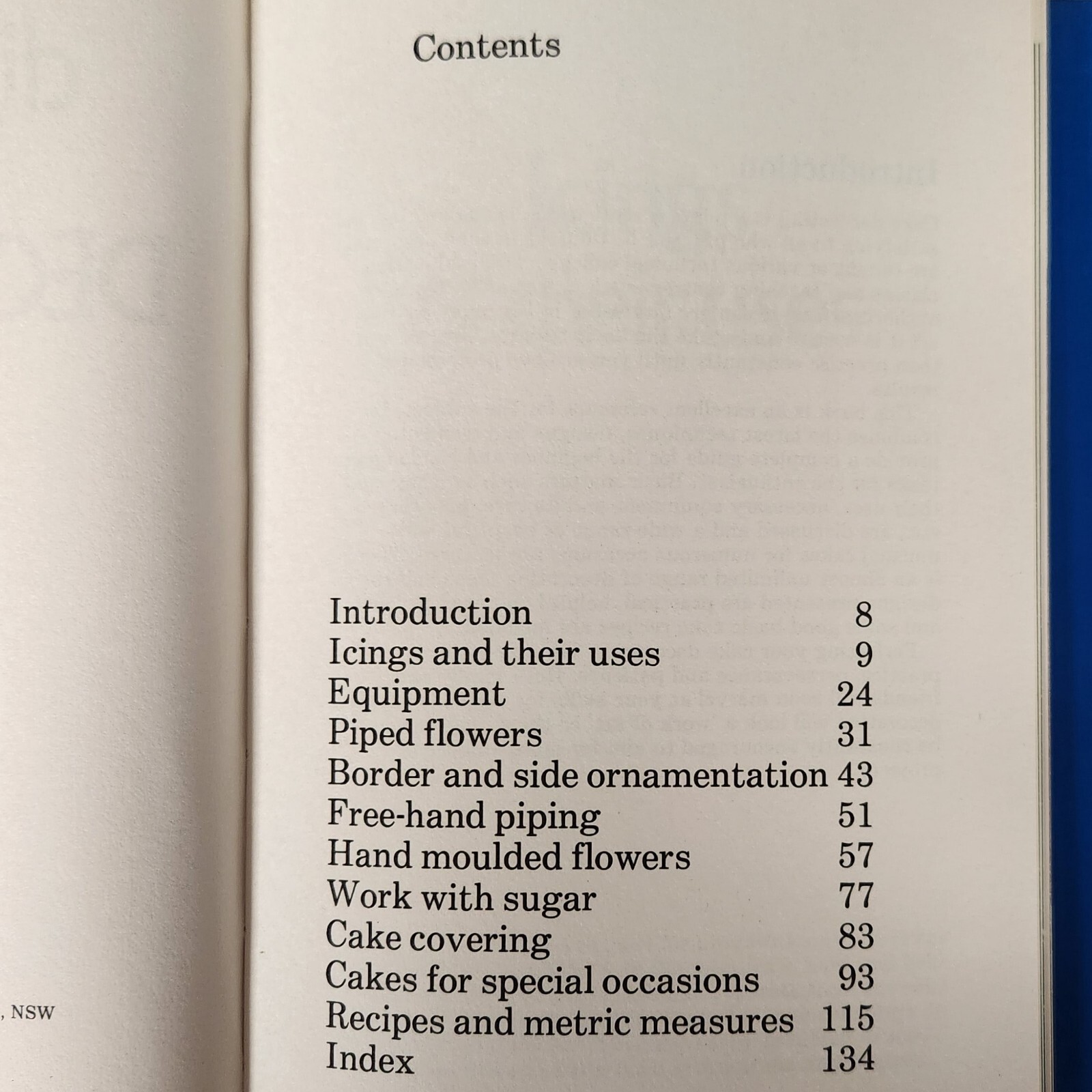 DISCOVERING CAKE DECORATING By Bernice Vercoe – Hardcover 1974 136 pages