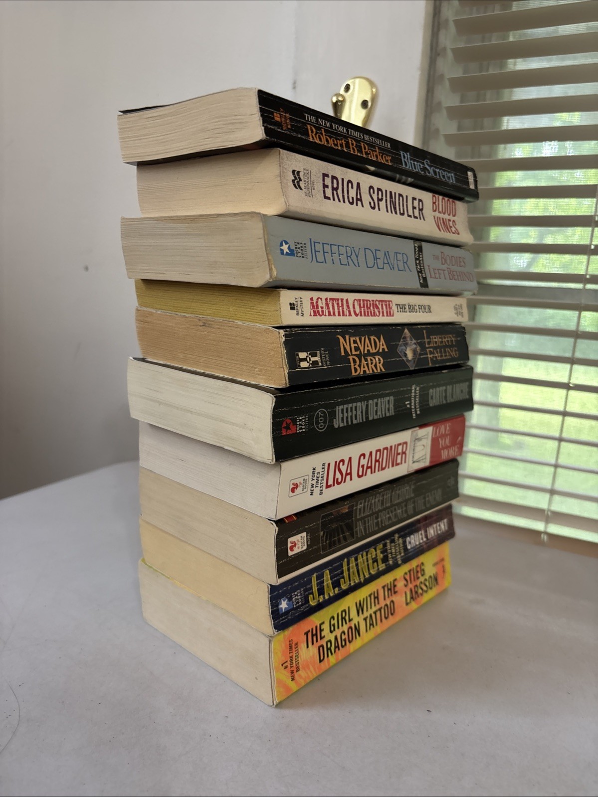Lot of 10 – Mystery and Thrillers – Mixed Authors – FREE SHIPPING