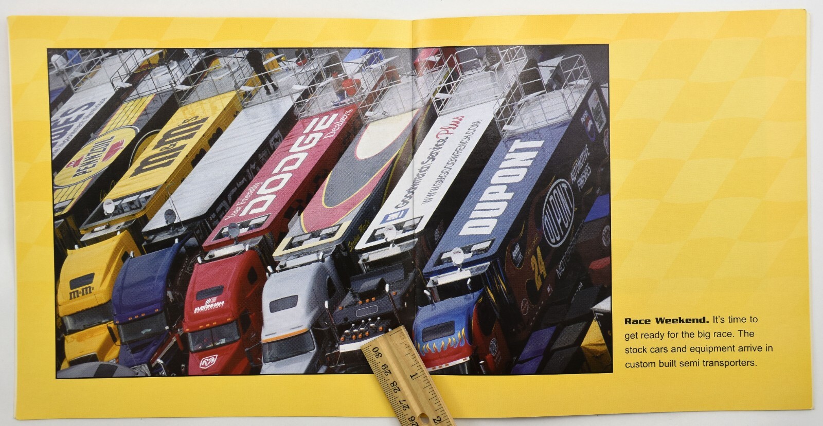 Racing with NASCAR – Paperback PB Jeff Gordon – Bendon Publishing – 2002 LN