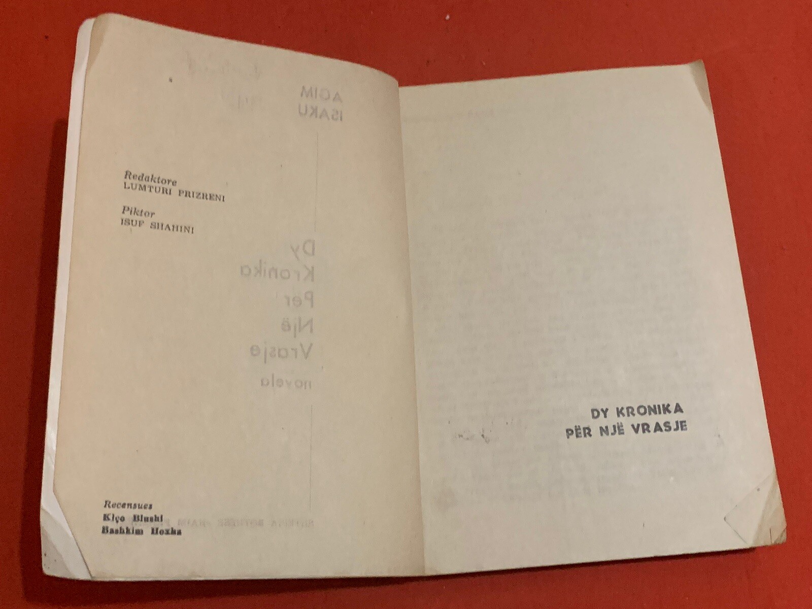 OLD ALBANIAN BOOK-NOVELE-DY KRONIKA PER NJE VRASJE-AGIM ISAKU-1991-283 pages