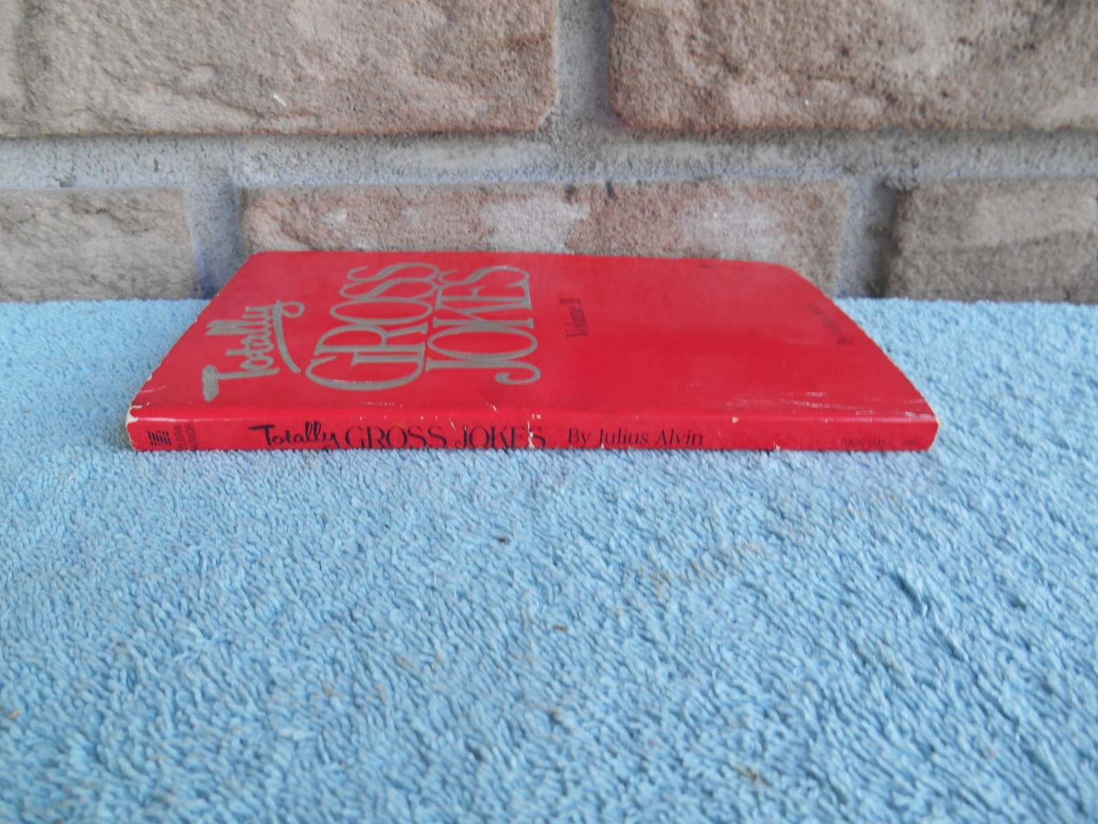 Totally Gross Jokes, Vol. 2 – 0821713337, Julius Alvin 1983 paperback. 159 PAGES