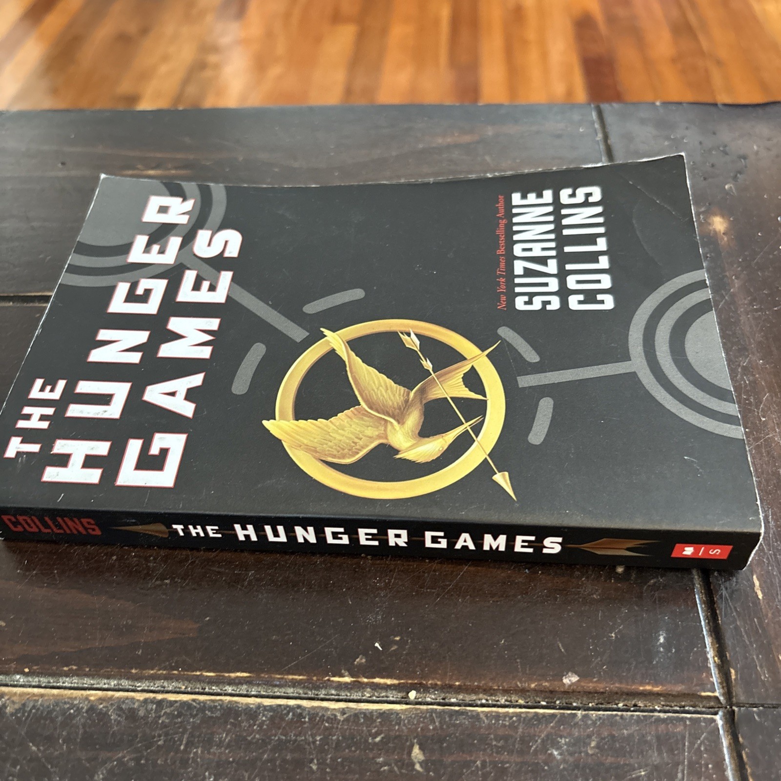 Hunger Games (Hunger Games, Book One) by Suzanne Collins (2010, Trade Paperback)