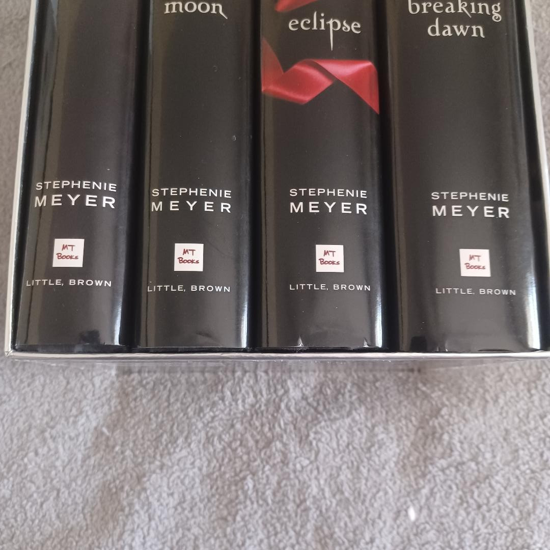 Twilight Saga By Stephenie Myer 4 Book Hardcover 2008 Collectible Box Set