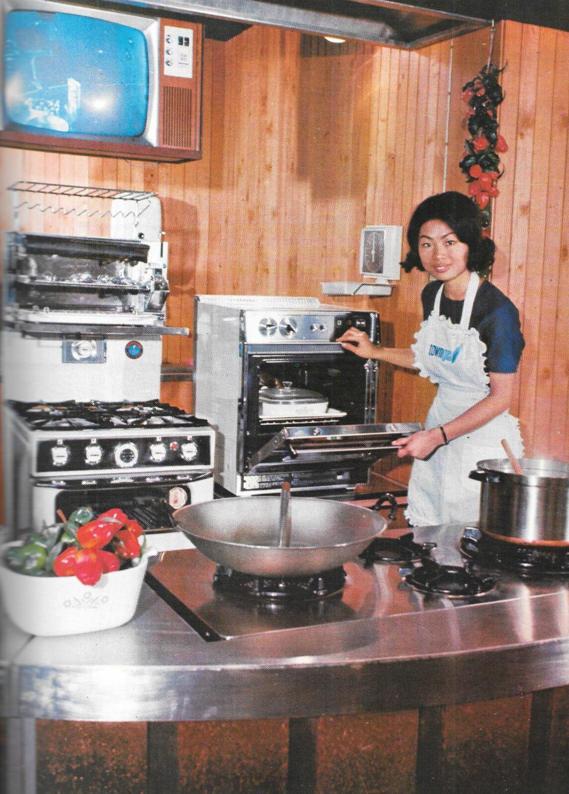 TOWNGAS COOKERY BOOK 1973 12th Edition Hardcover English & Chinese U.S. ONLY!