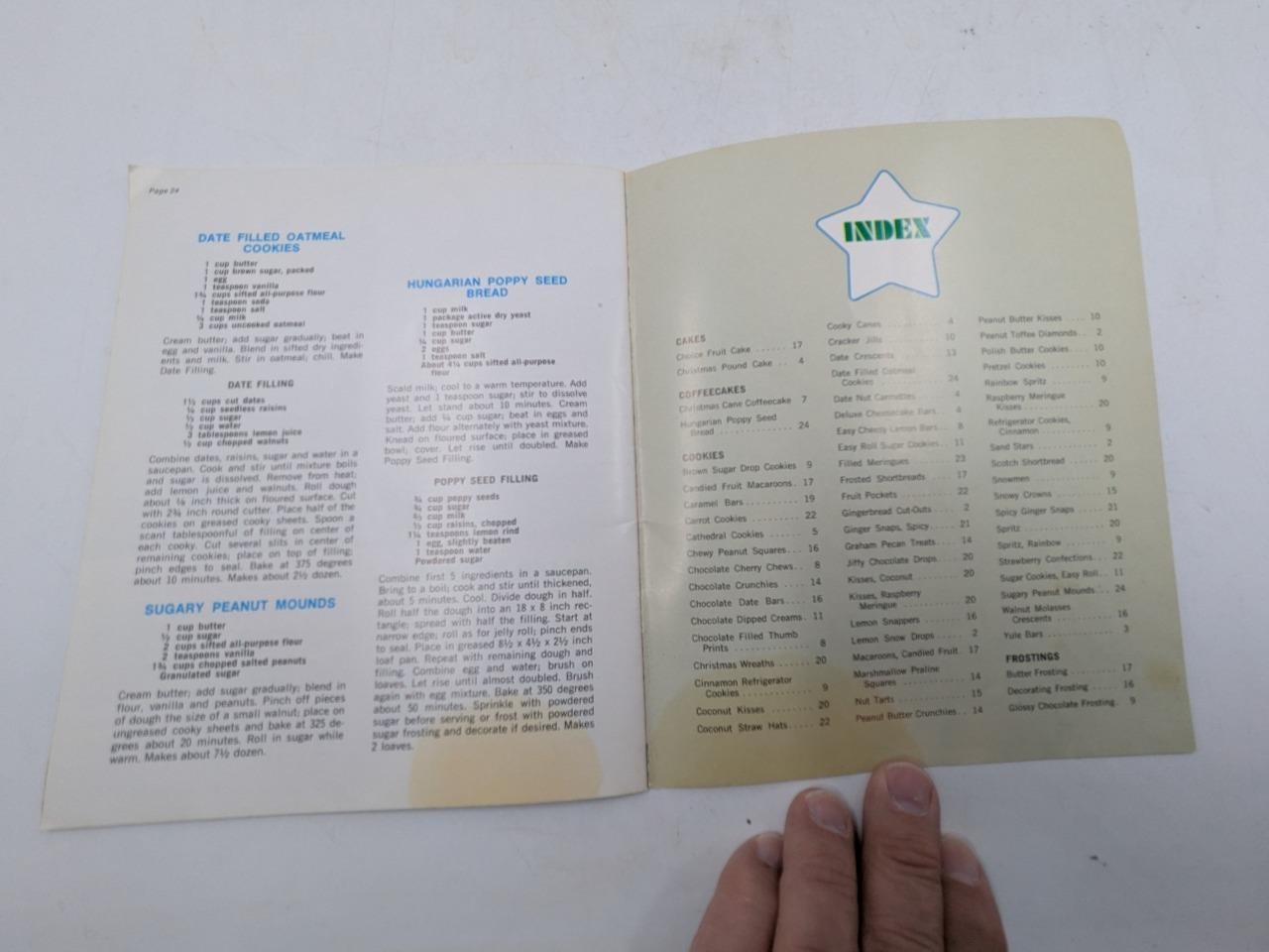 1971 WE Energies Cookie Book Wisconsin Electric Christmas Cooky Recipe Book A