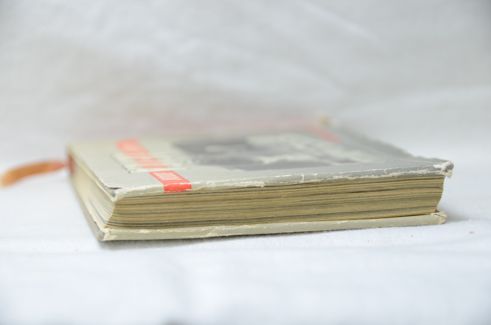 Pocket Leica Book by Kisselbach c1952, 2nd Ed, Hardbound. 223 pages in English