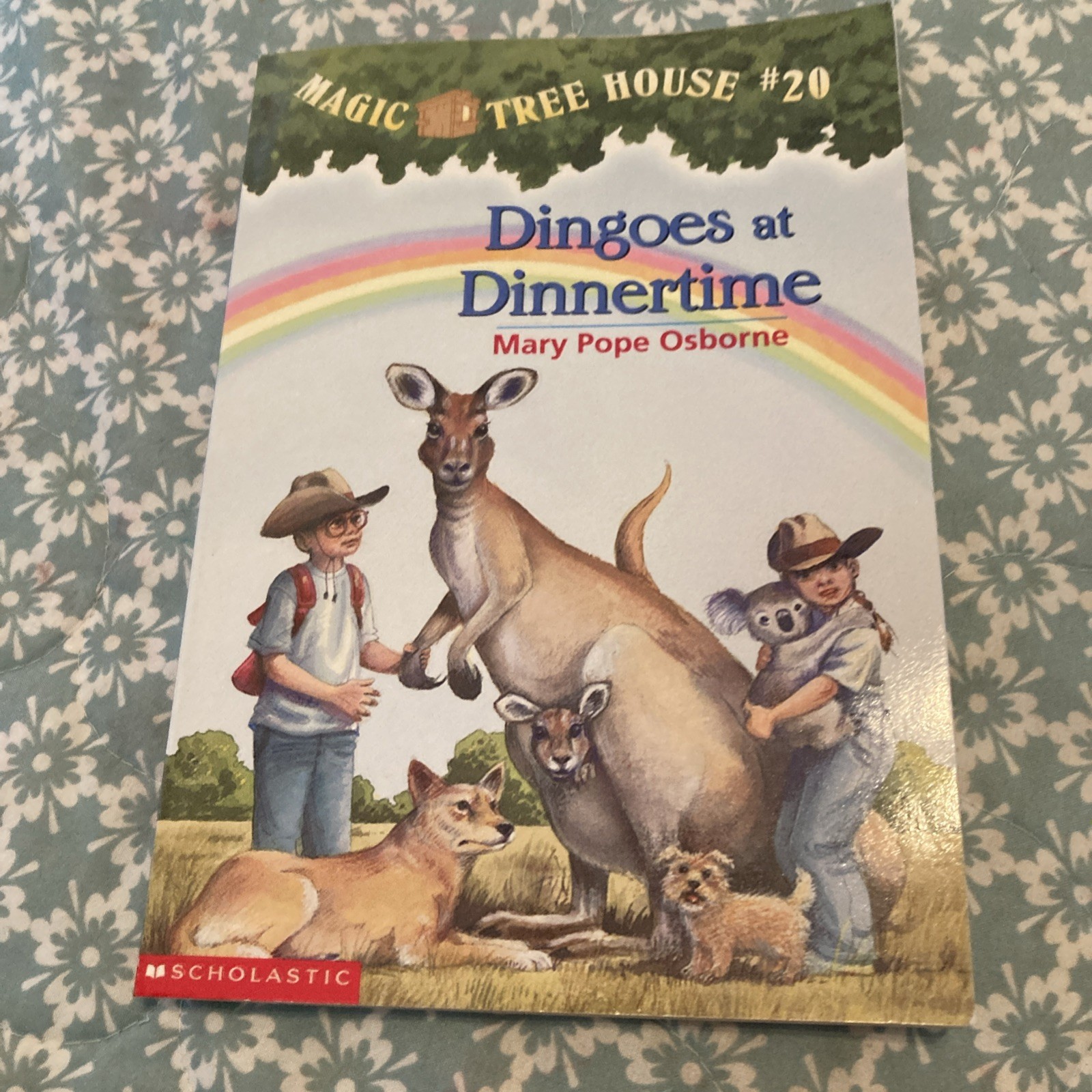 Dingoes at Dinnertime by Ossbone, Mary Pope