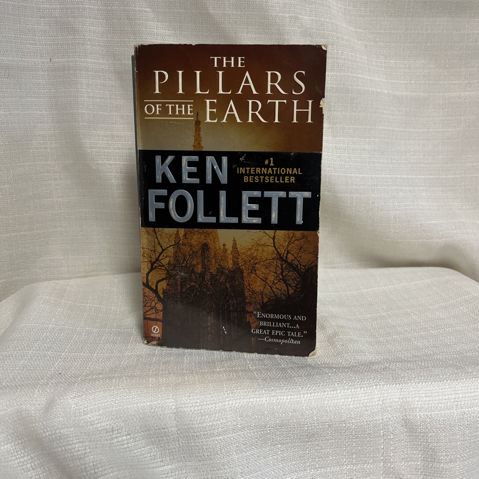 The Pillars of the Earth by Ken Follett 1990 New American Library Paperback