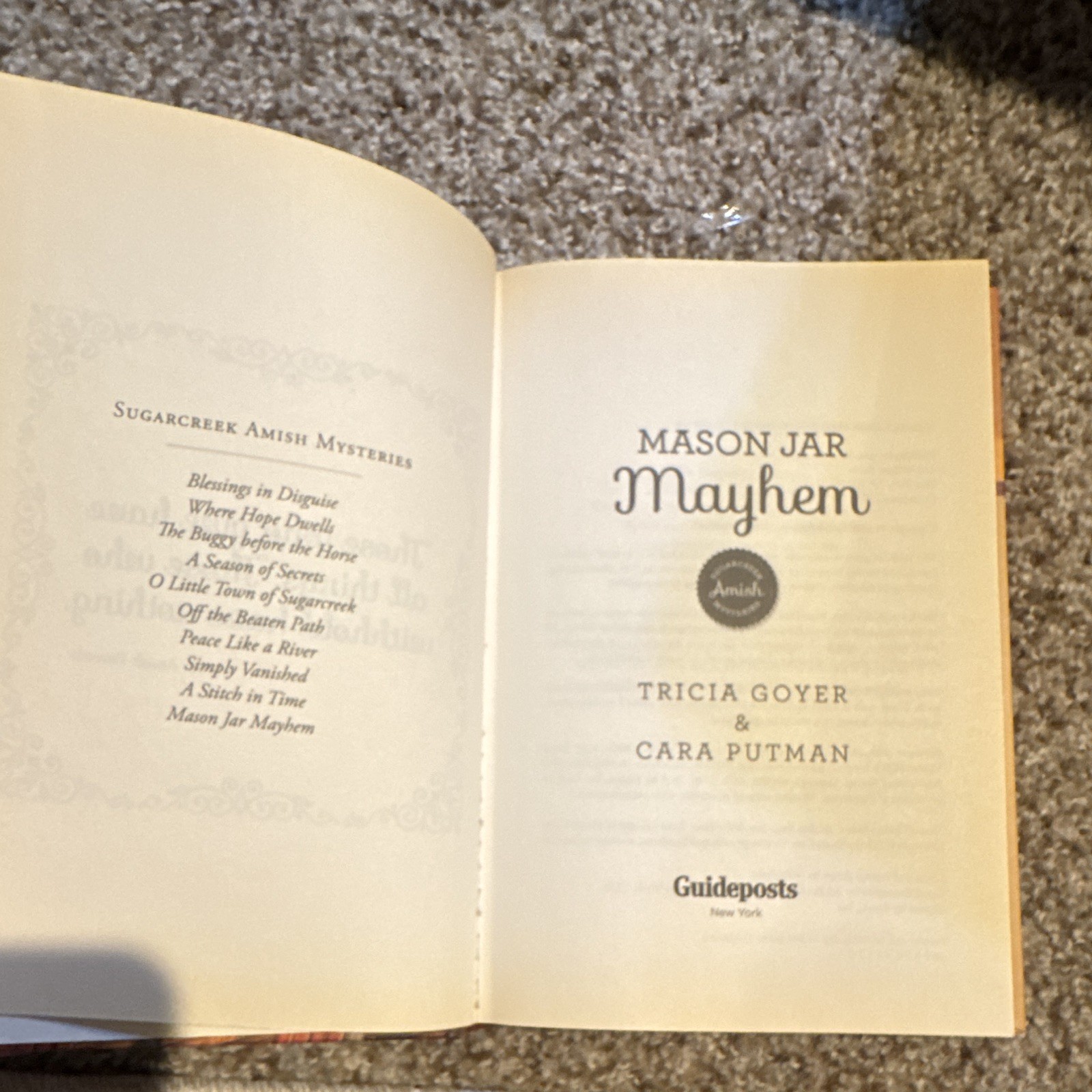 Guideposts Mason Jar Mayhem (Sugarcreek Amish Mysteries) HC Goyer Putman