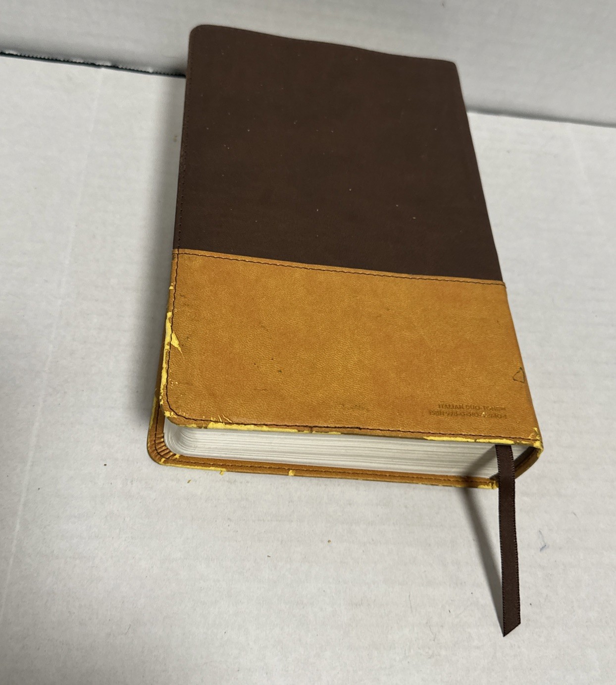 2011 NIV New International Version Pew Bible Large Print Zondervan Yellow Brown