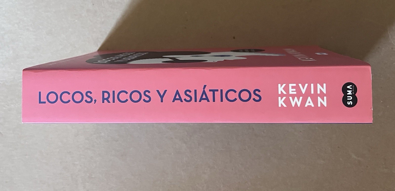 LOCOS, RICOS Y ASIATICOS (CRAZY RICH ASIANS) by Kevin Kwan 2018 SIGNED paperback