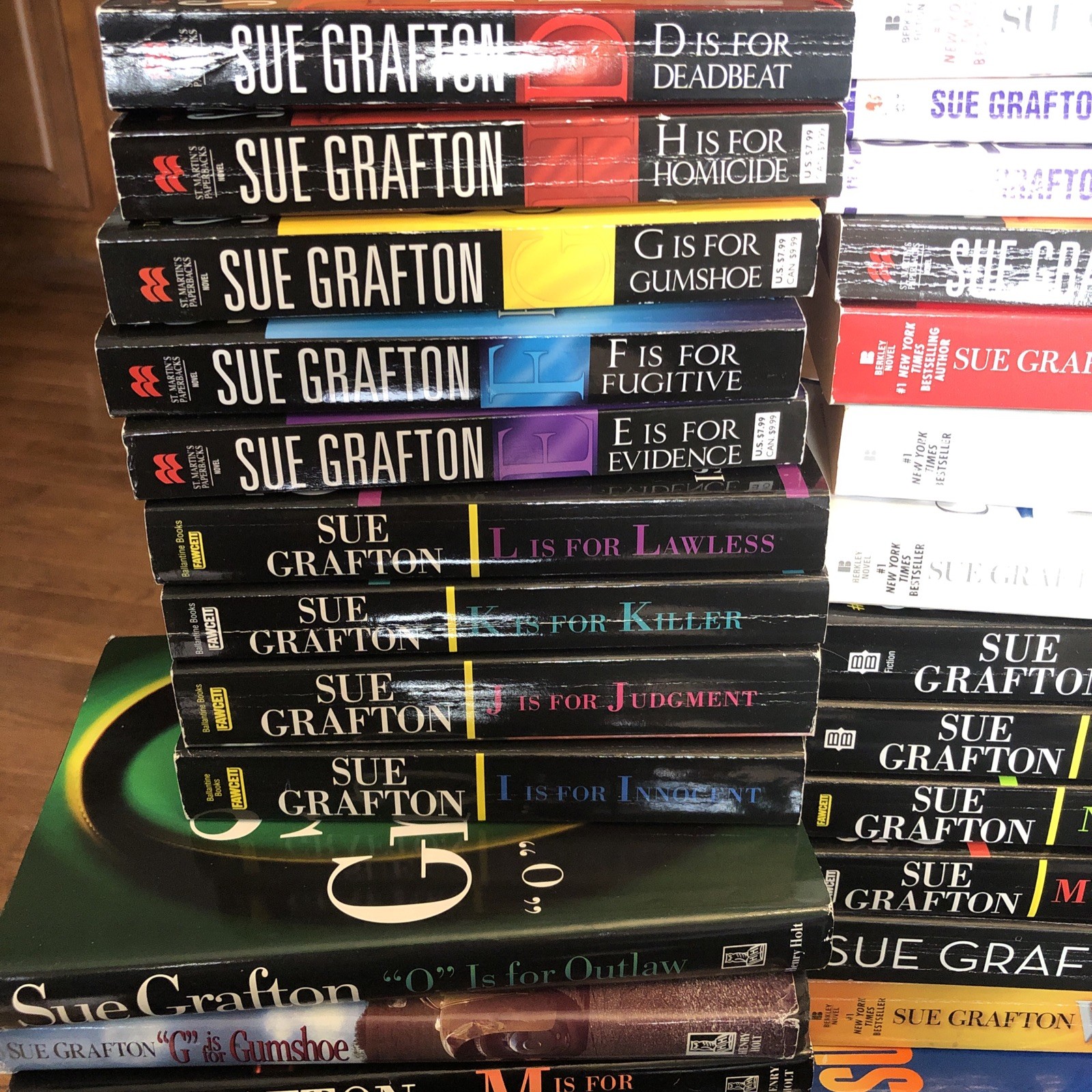 Your Choice SUE GRAFTON Alphabet Mystery Books — Many Different Titles