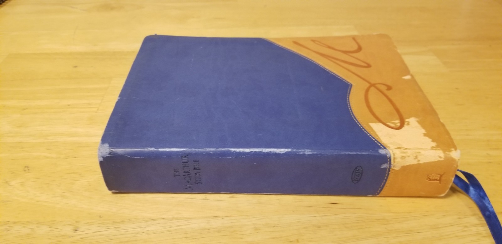 The MacArthur Study Bible: New King James Version Butterscotch / Blue Jay