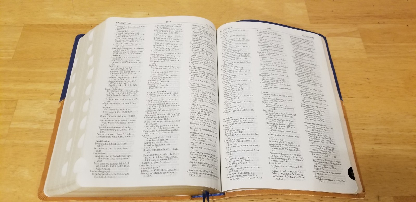 The MacArthur Study Bible: New King James Version Butterscotch / Blue Jay