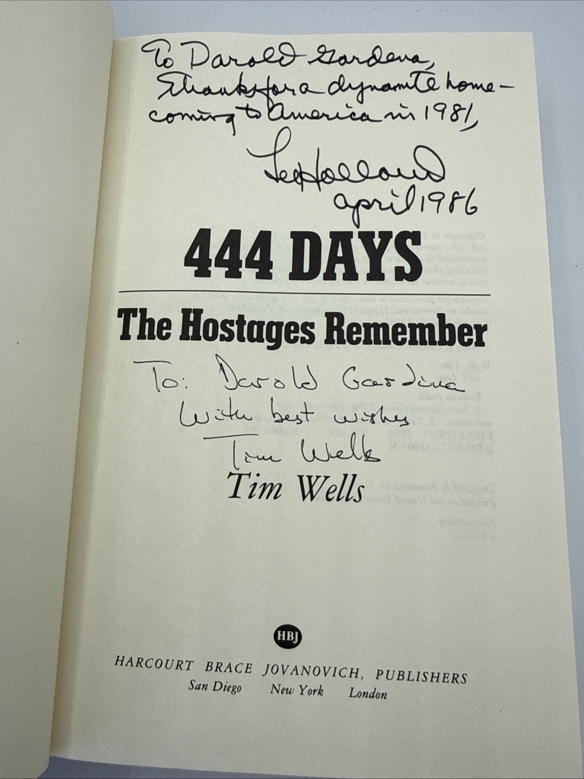 444 Days: The Hostages Remember, Tim Wells, 1st Edition 1985 Signed Copy HCDJ