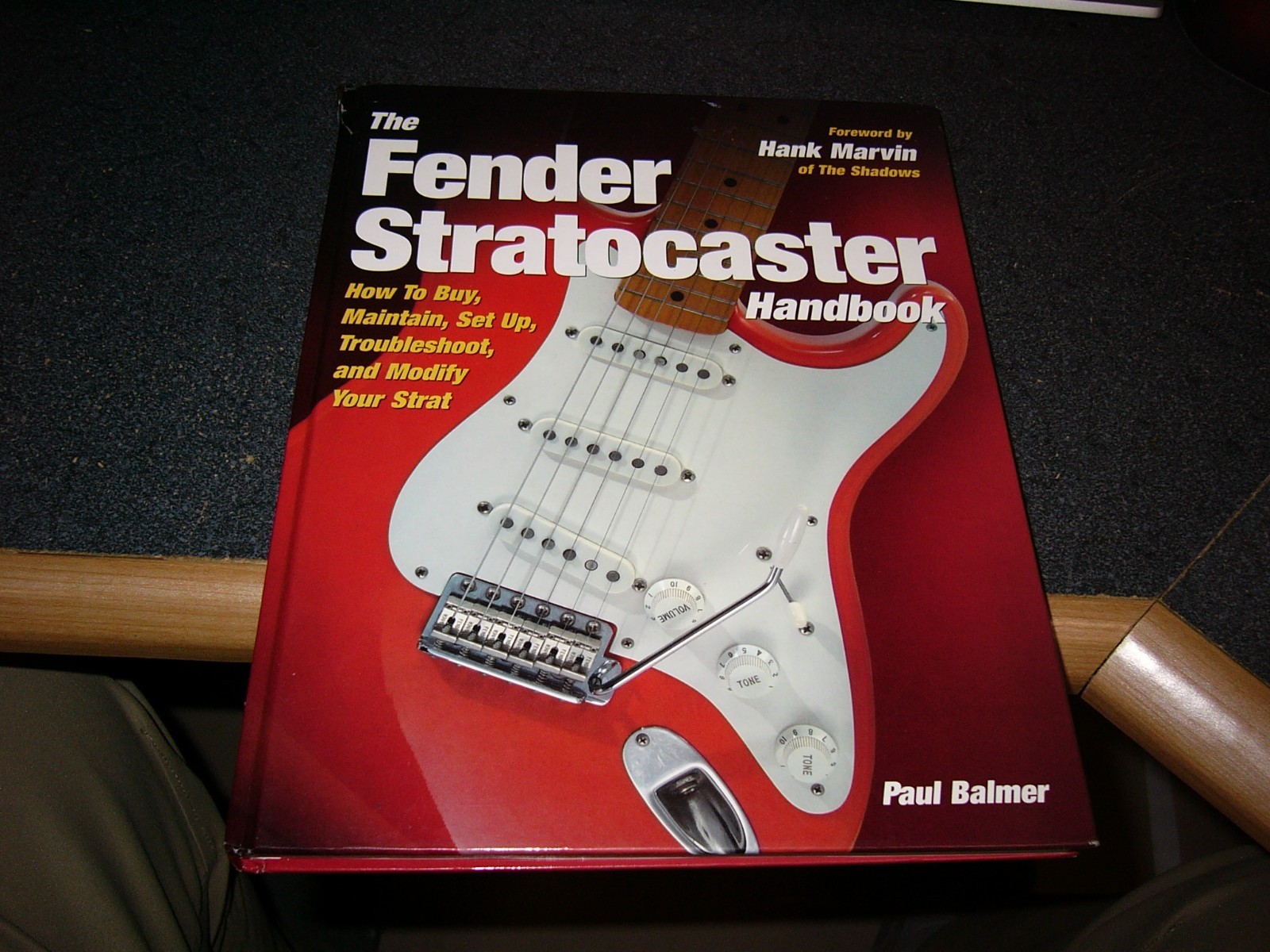 The Fender Stratocaster Handbook: How To Buy, Maintain, Set Up, Troubleshoot…