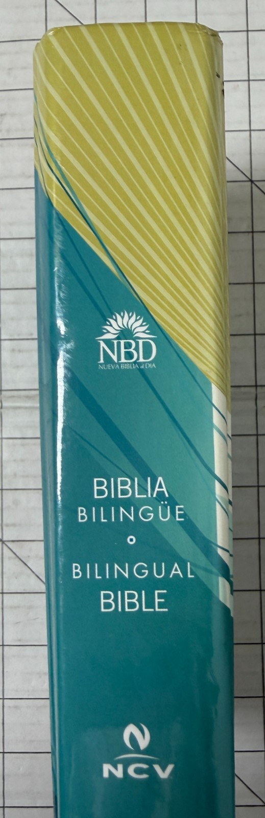 Holy Bible: Biblia Bible Bilingüe / Bilingual Bible NBD NCV Spanish-English HC