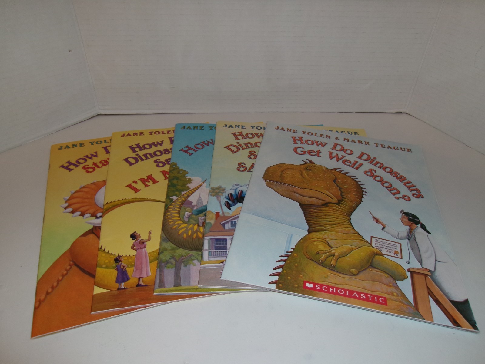 pack of 6 Books of How Do Dinosaurs say I love you by Jane Yolen & Mark Teague
