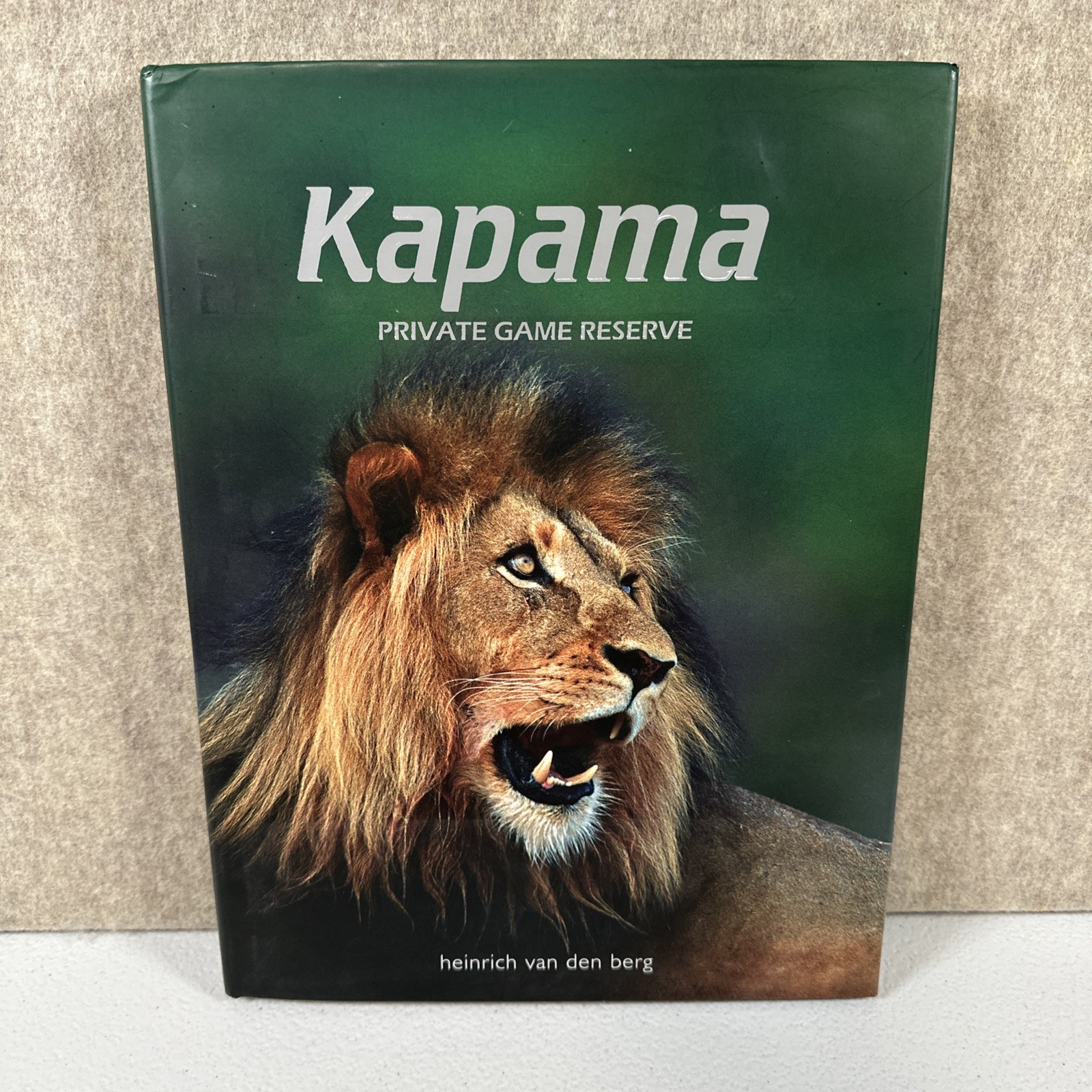 Kapama – Private Game Reserve by van den Berg, Heinrich Hardback Book The Fast