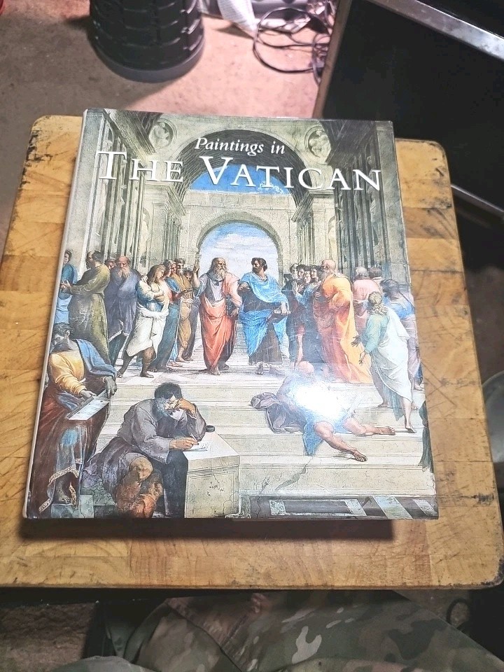 Paintings in the Vatican (Hardcover Book with 550 color pictures) – 1st Edition
