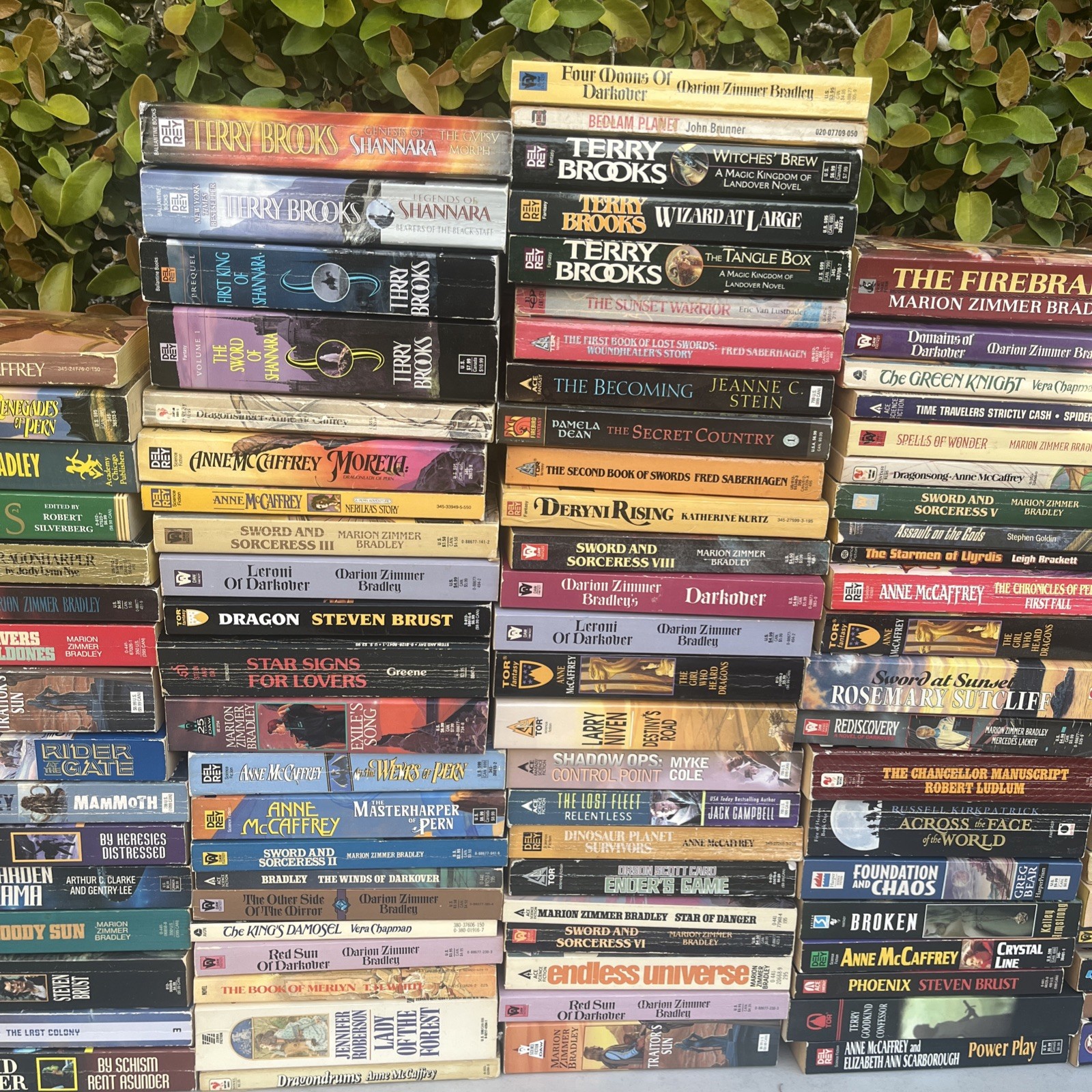 HUGE 122 BOOK LOT Vintage/Modern Mix Sci-Fi Fantasy Paperback Science Fiction